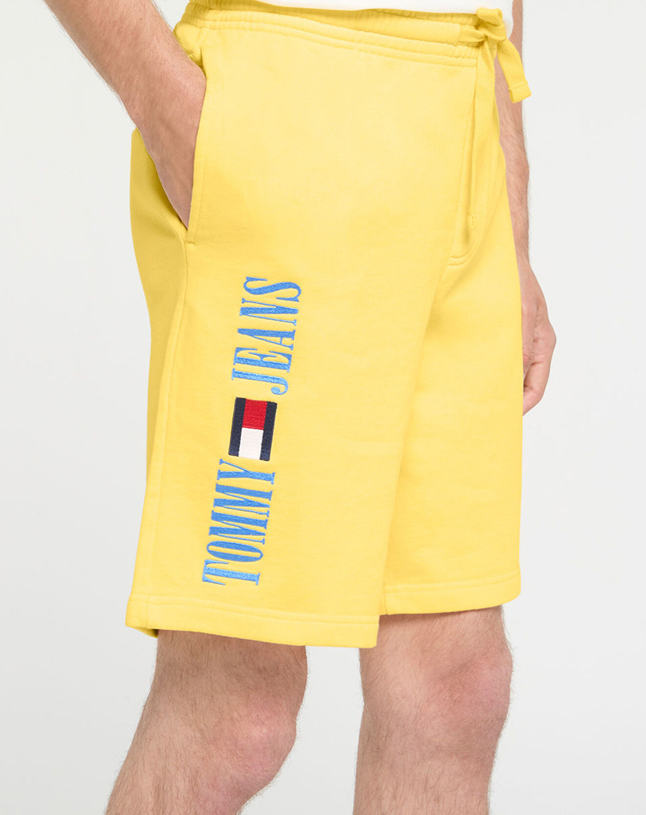 Tommy Jeans Short de sport jaune