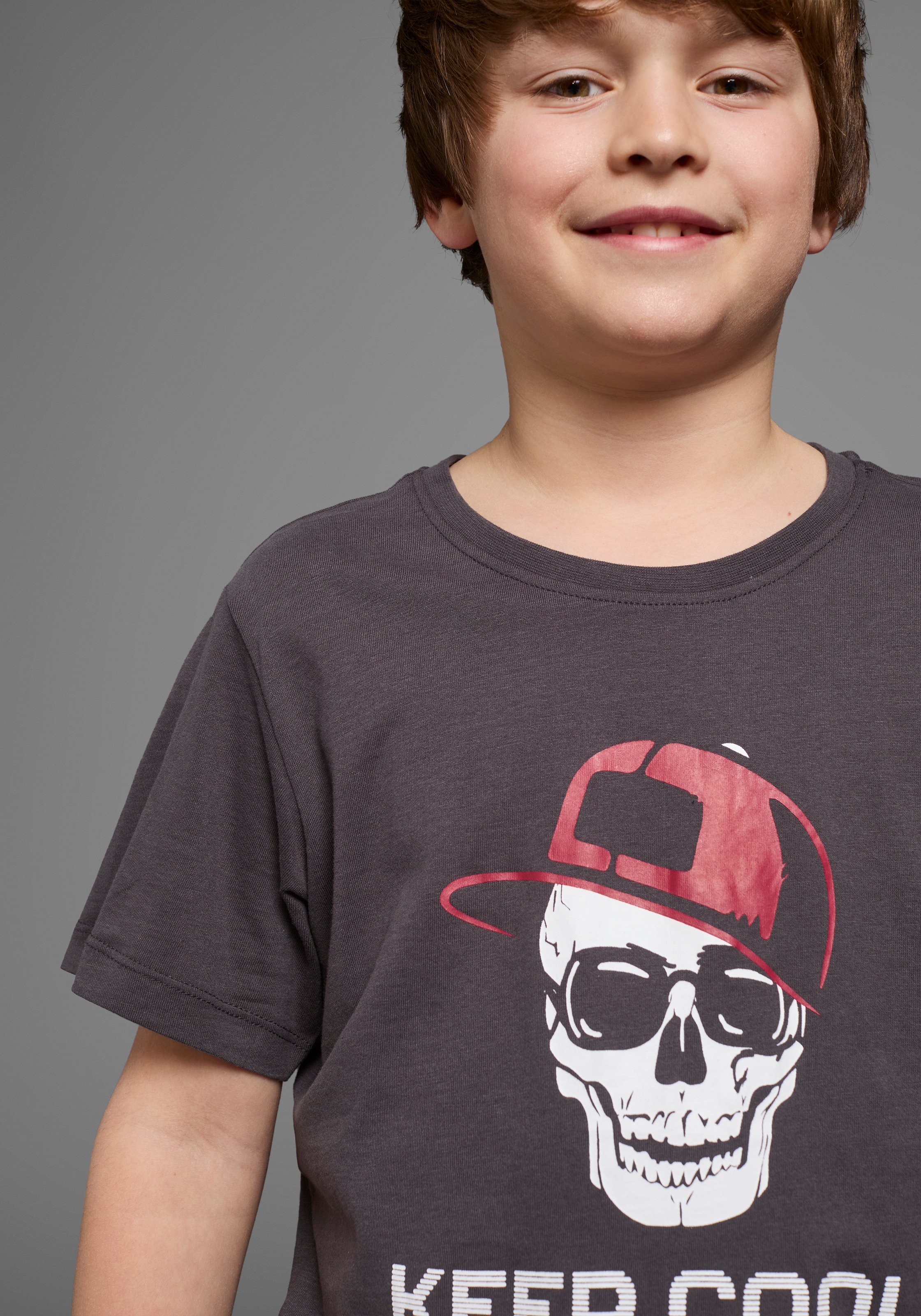 KIDSWORLD T-Shirt »Mit Sprüche-Print: KEEP COOL...«, kurzärmelig,  basic geschnitten,  Rundhalsausschnitt,  aus Baumwolle