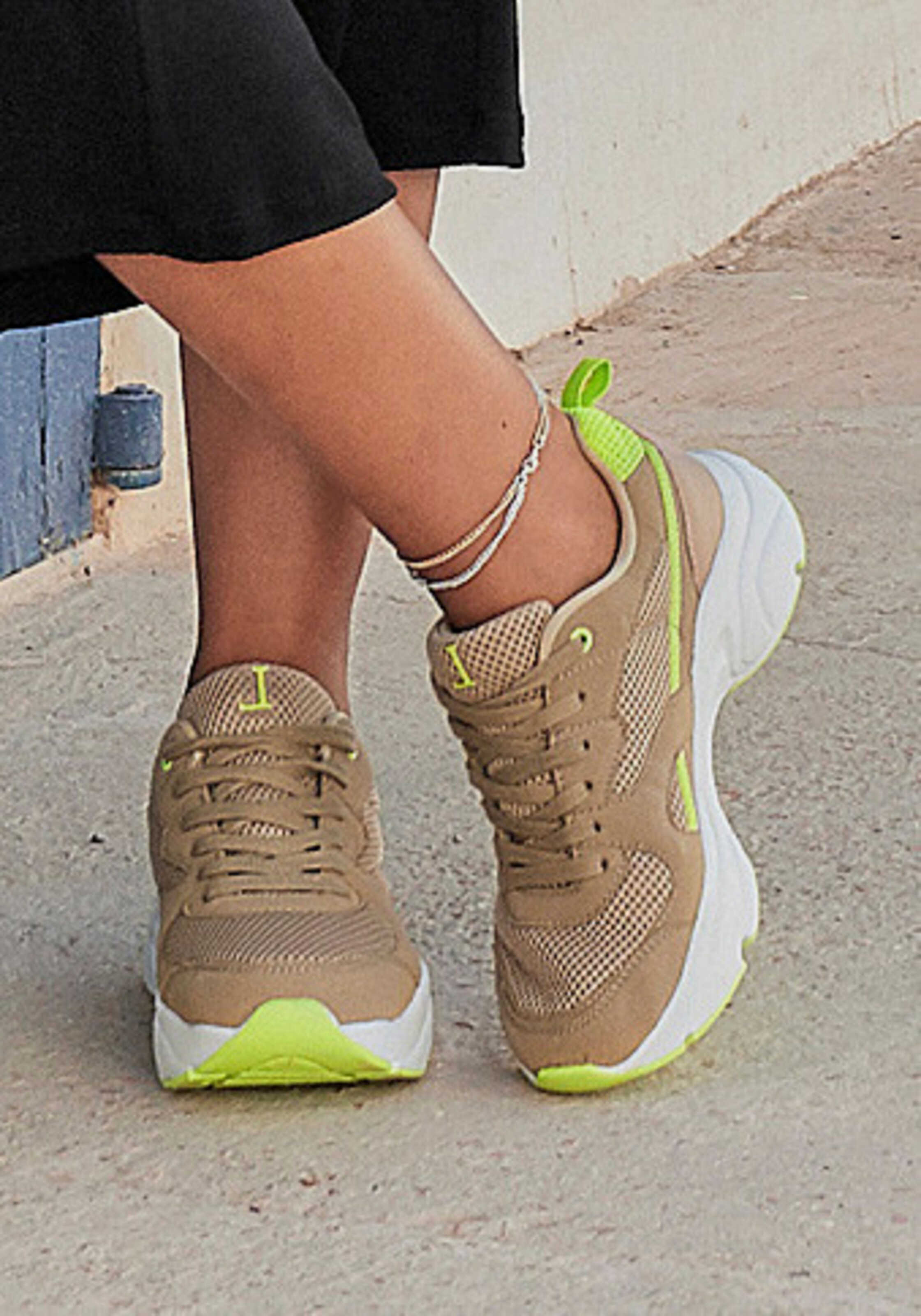 Sneaker