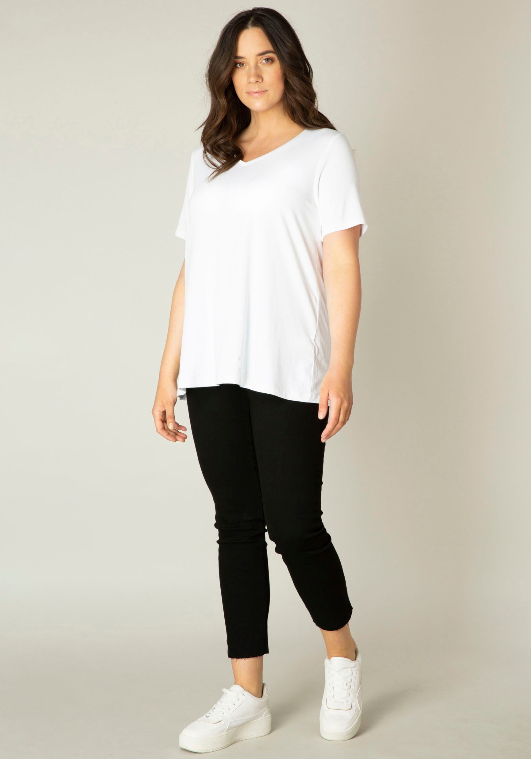 Base Level Curvy T-Shirt »Alba«, mit V-Ausschnitt