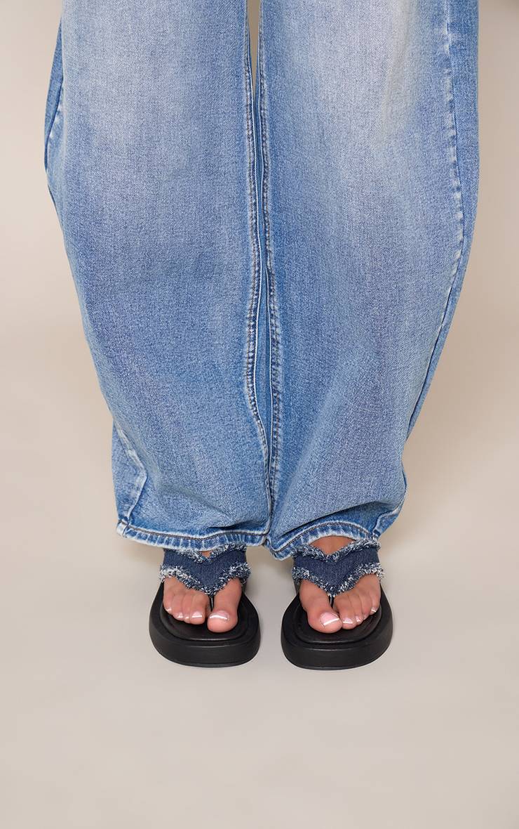 Bleu Sandales Compensées À Entredoigt En Denim Effiloché