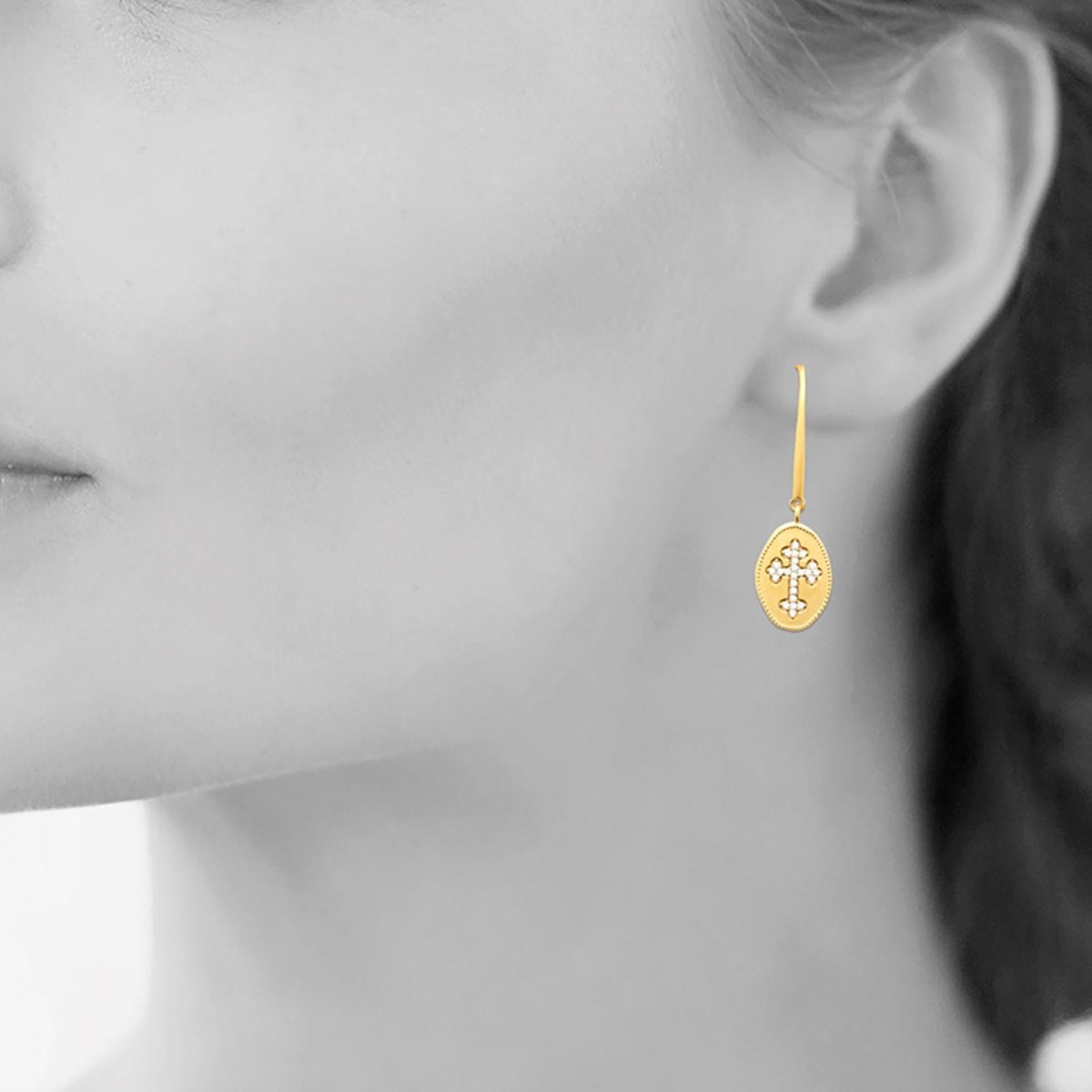 Boucles d'oreilles croix fleur de lys sertie d'oxydes de zirconium Plaqué OR 750 3 microns