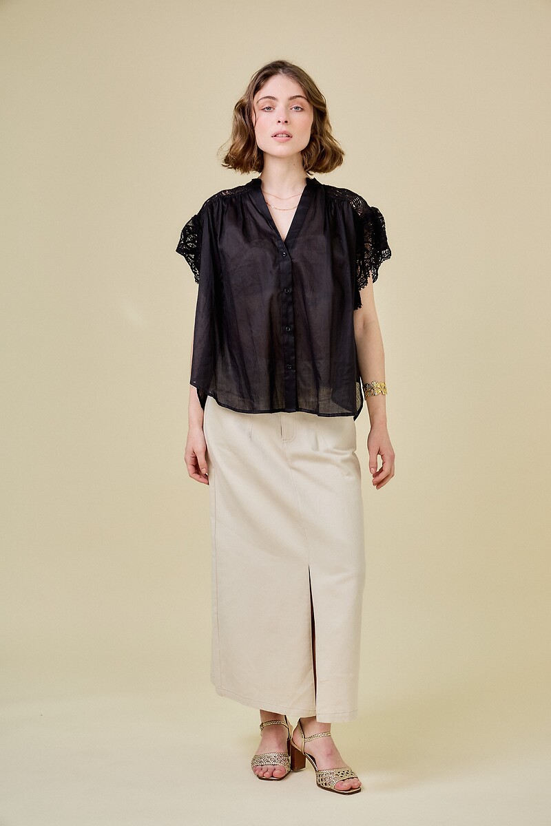ATÉ BREVE<br>Blusa com renda e mangas curtas