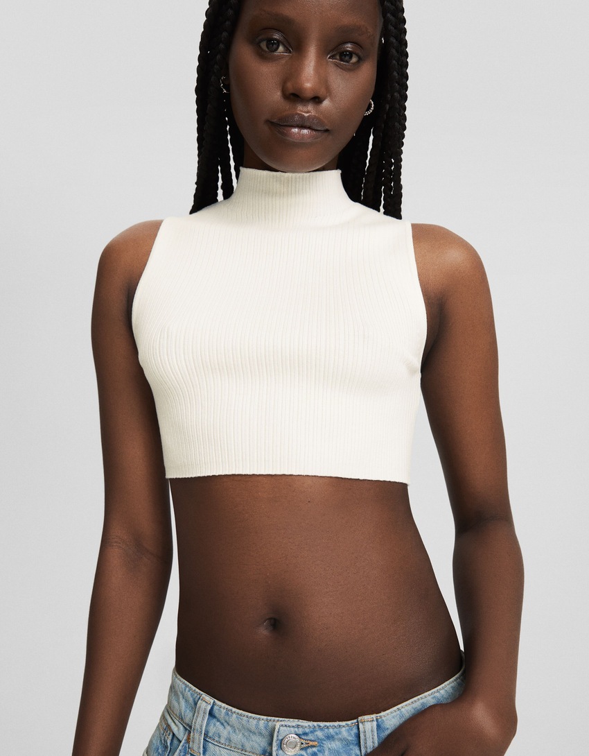 Blusa de malha sem mangas com gola alta