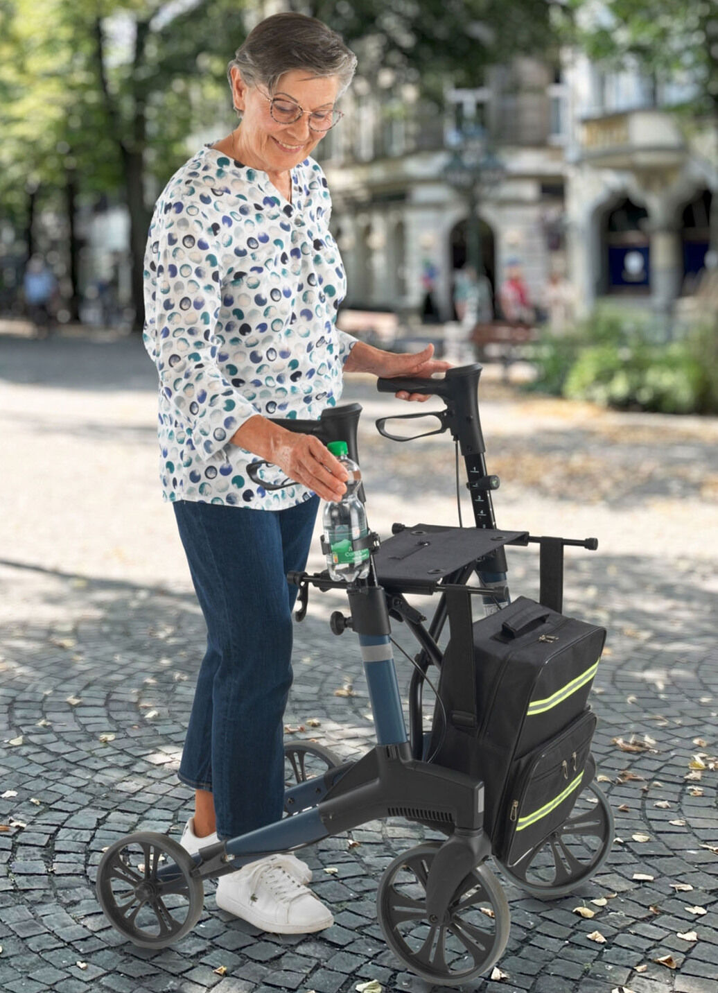 Rollstuhl-/Rollator-Getränkehalter