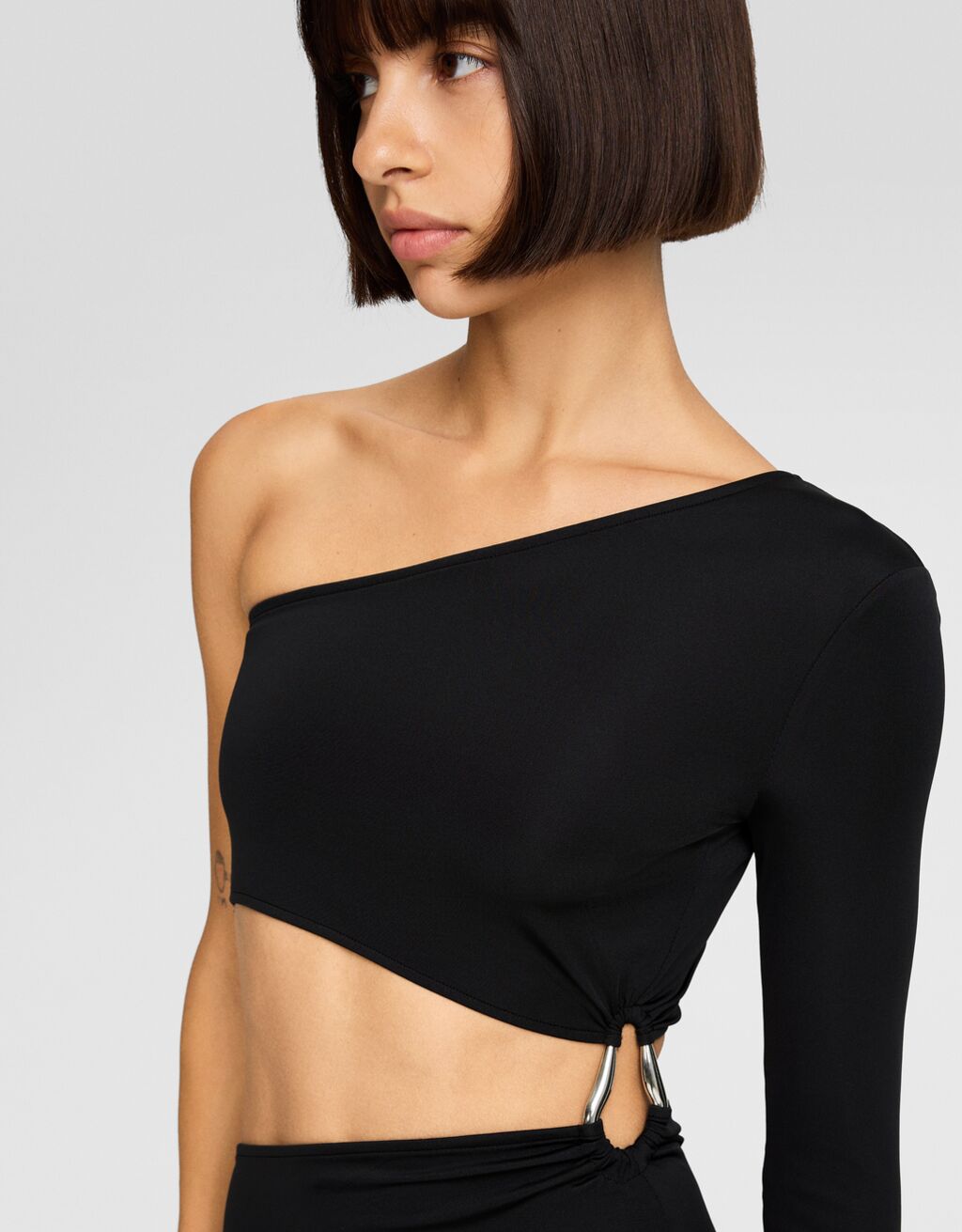 Vestido midi assimétrico de manga comprida com detalhe lateral