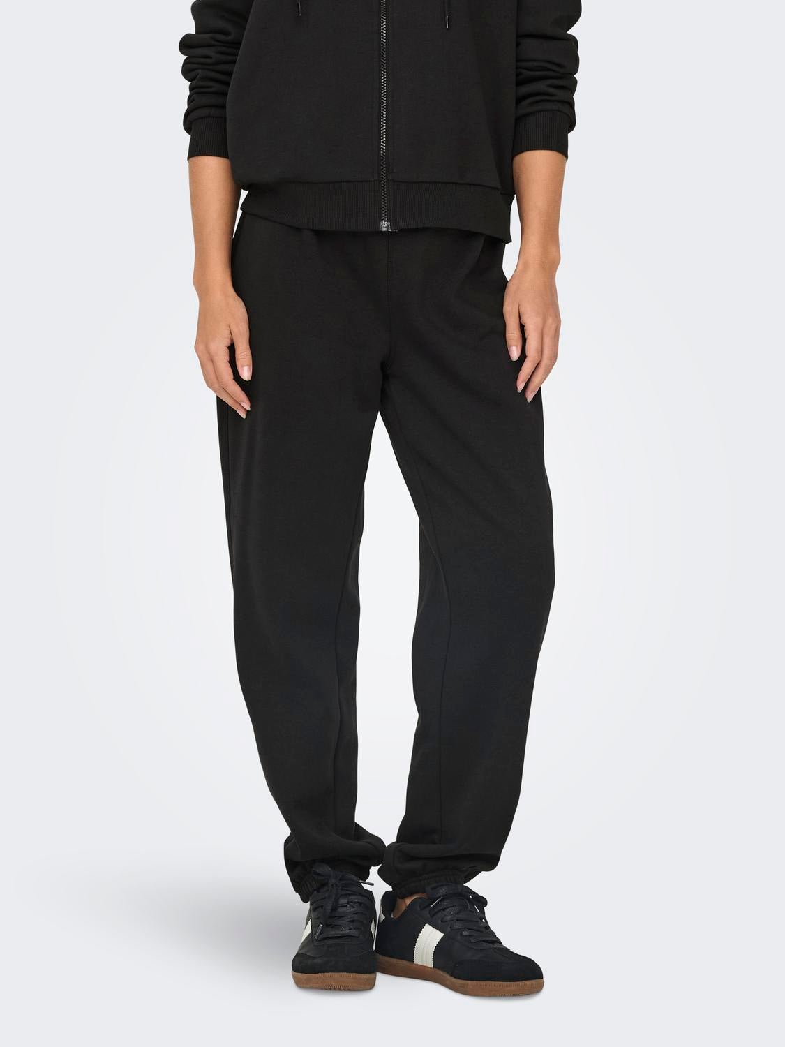 ONLBELLA Mittlere Taille Normal geschnitten Jogginghose Black