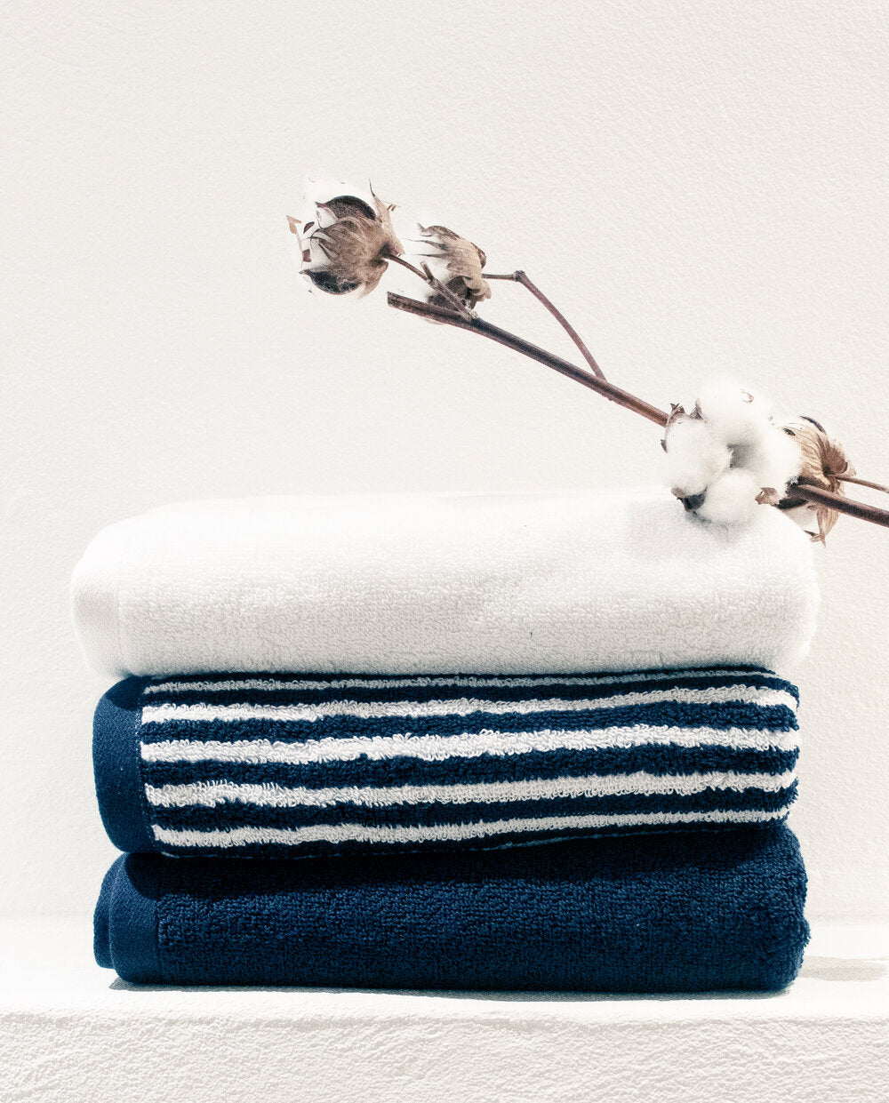 Omhu  Frotté Velour stribet Håndklæde - Navy/Hvid