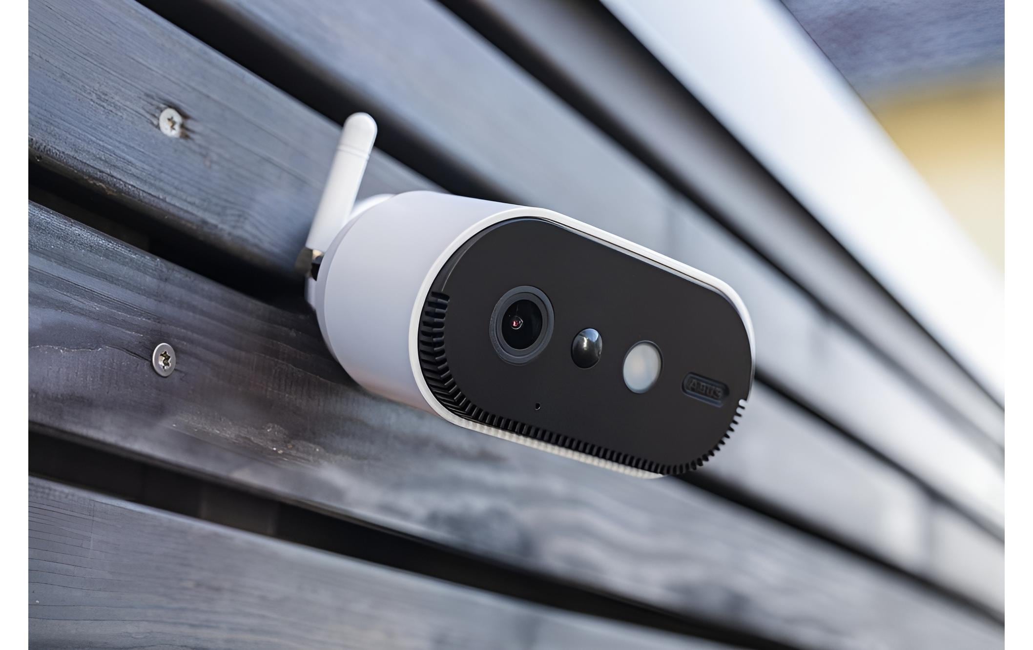 Netzwerkkamera PPIC91000 Akku Pro mit Basisstation<br>Einfache, vielseitige und sichere Funk-Sicherheitskamera für drinnen und draussen mit langer Akkulaufzeit und zuverlässiger Personenerkennung