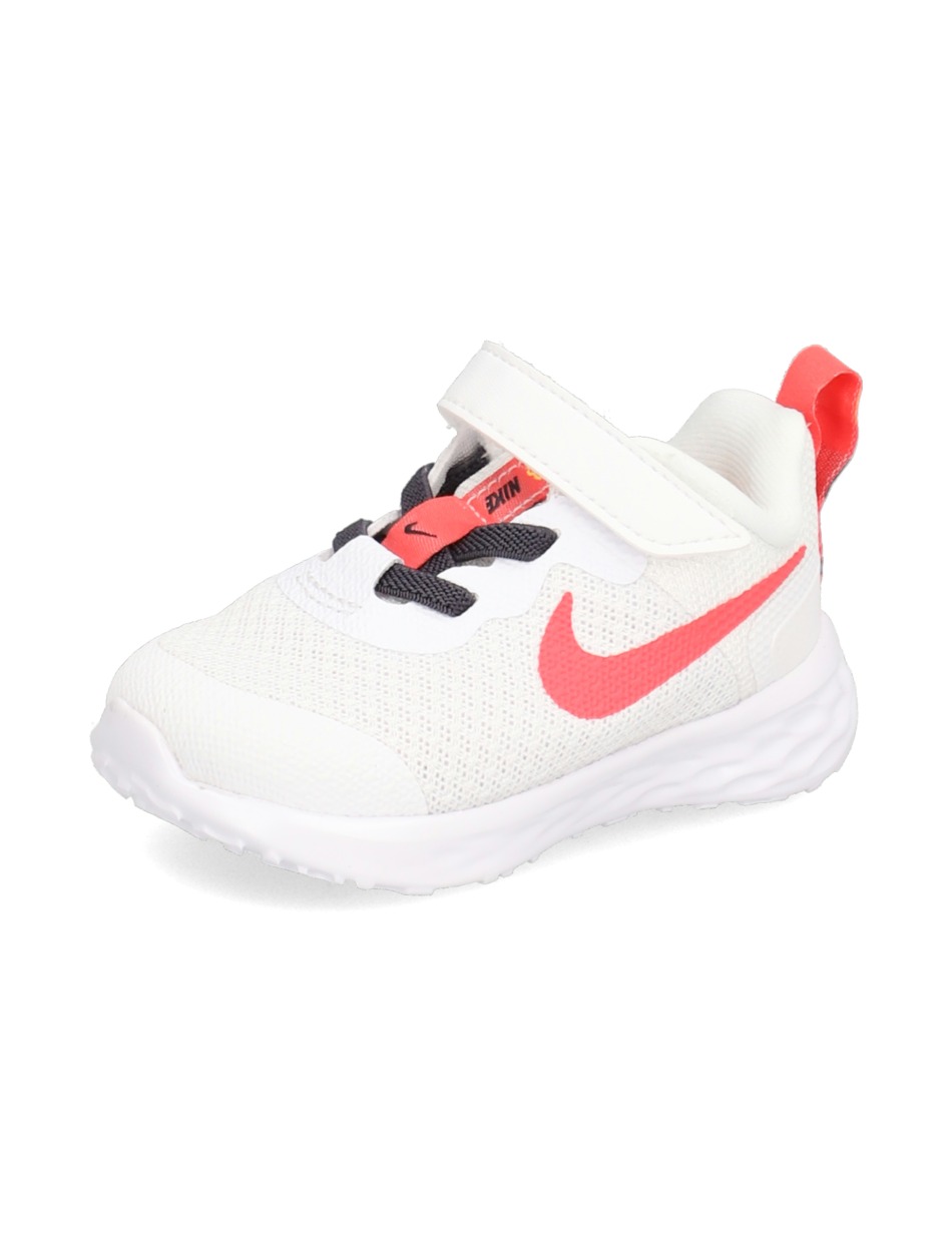 Nike Revolution 6
