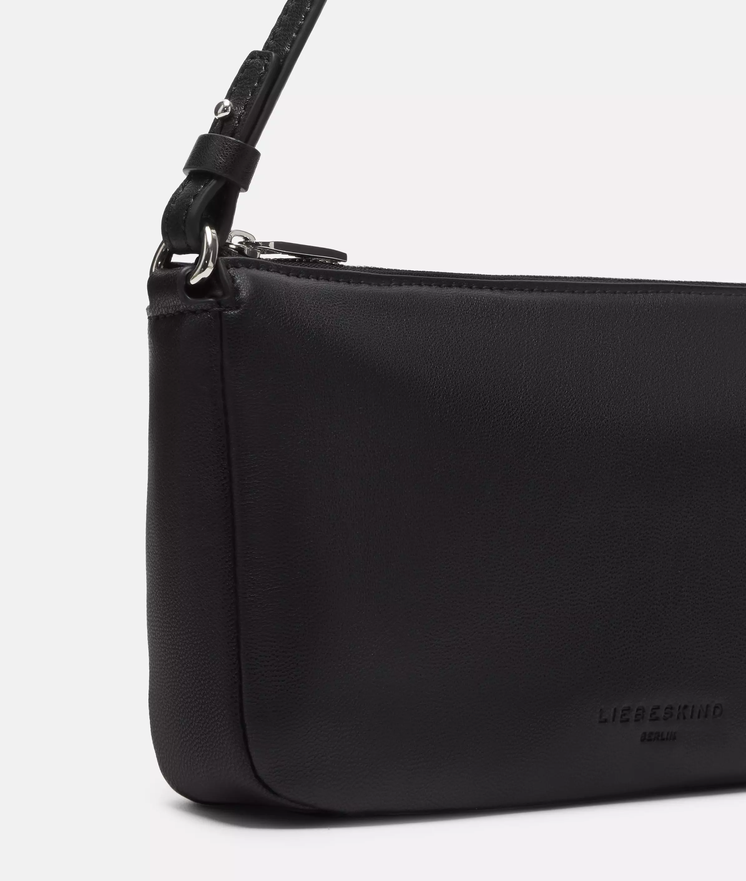 Ryker Crossbody S Handy crossbody bag made from naturally grained leather