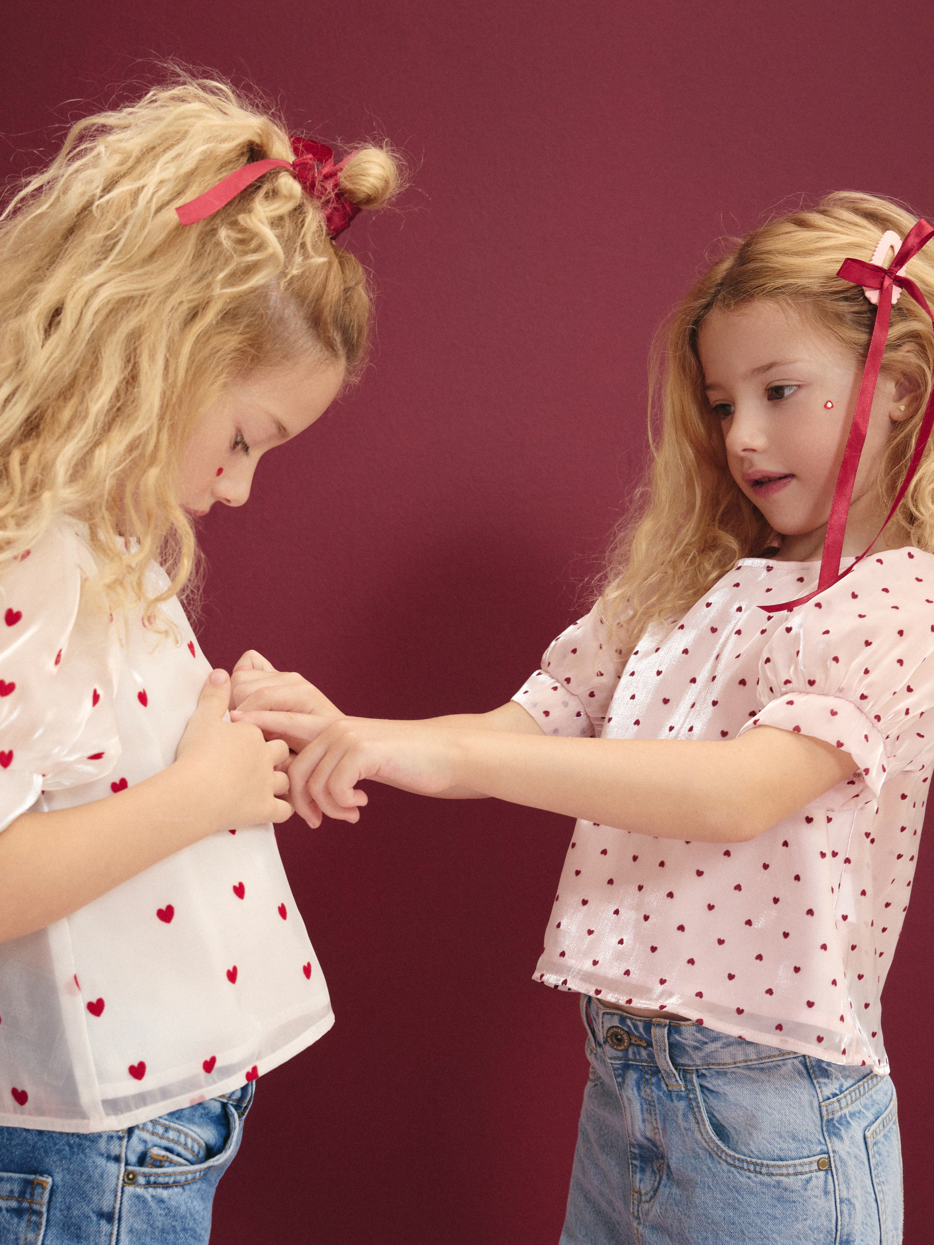Gemusterte Bluse mit Puffärmeln