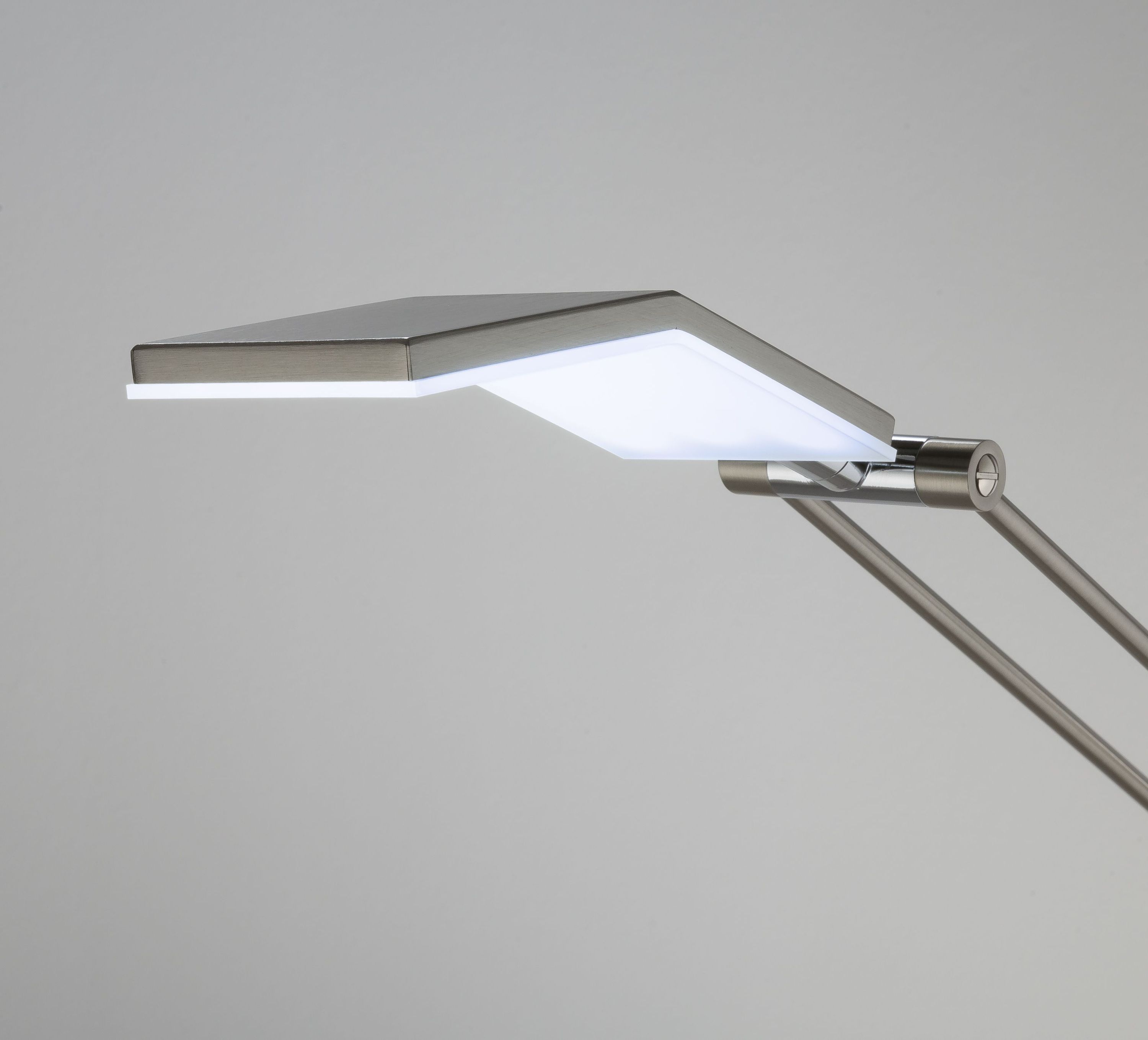 LED-Stehleuchte KINK