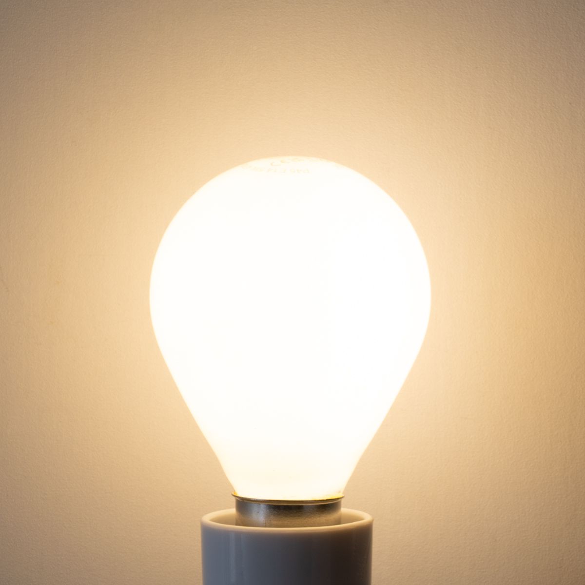 E14 dimbare LED lamp P45 opaal 5W 470 lm 2700K