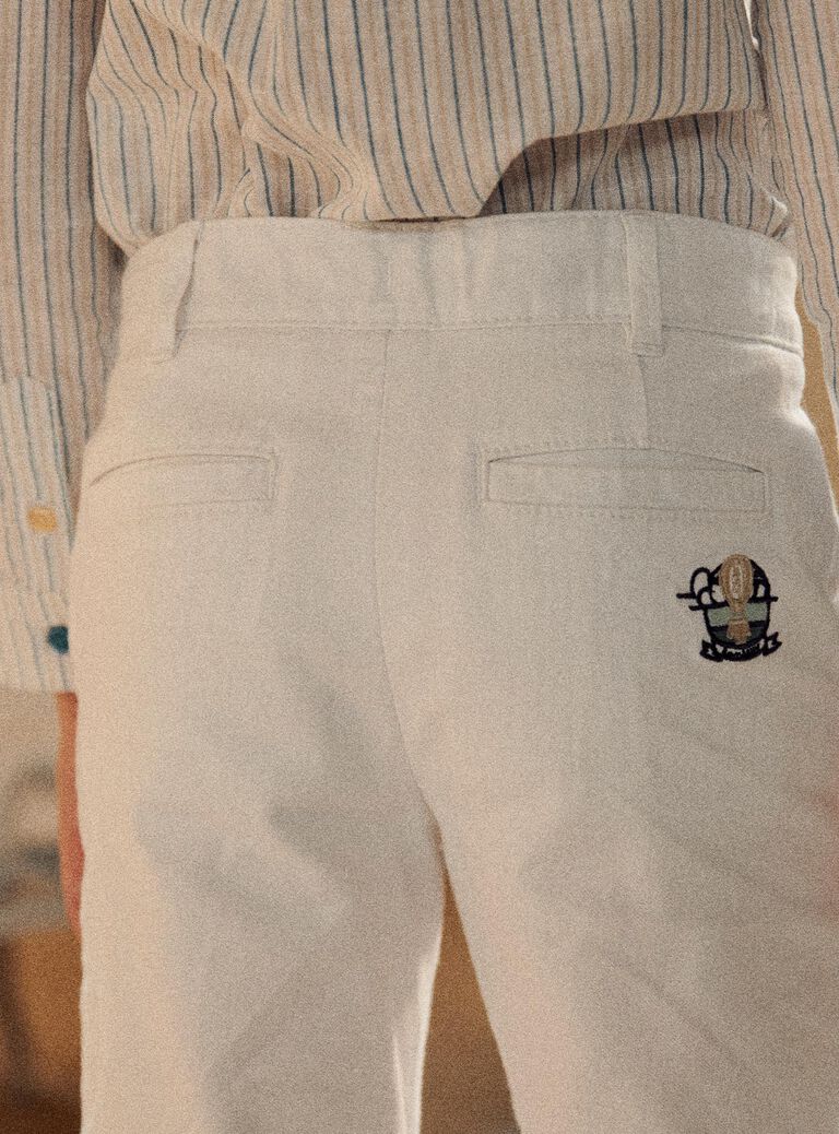 Bermuda blanc à broderie