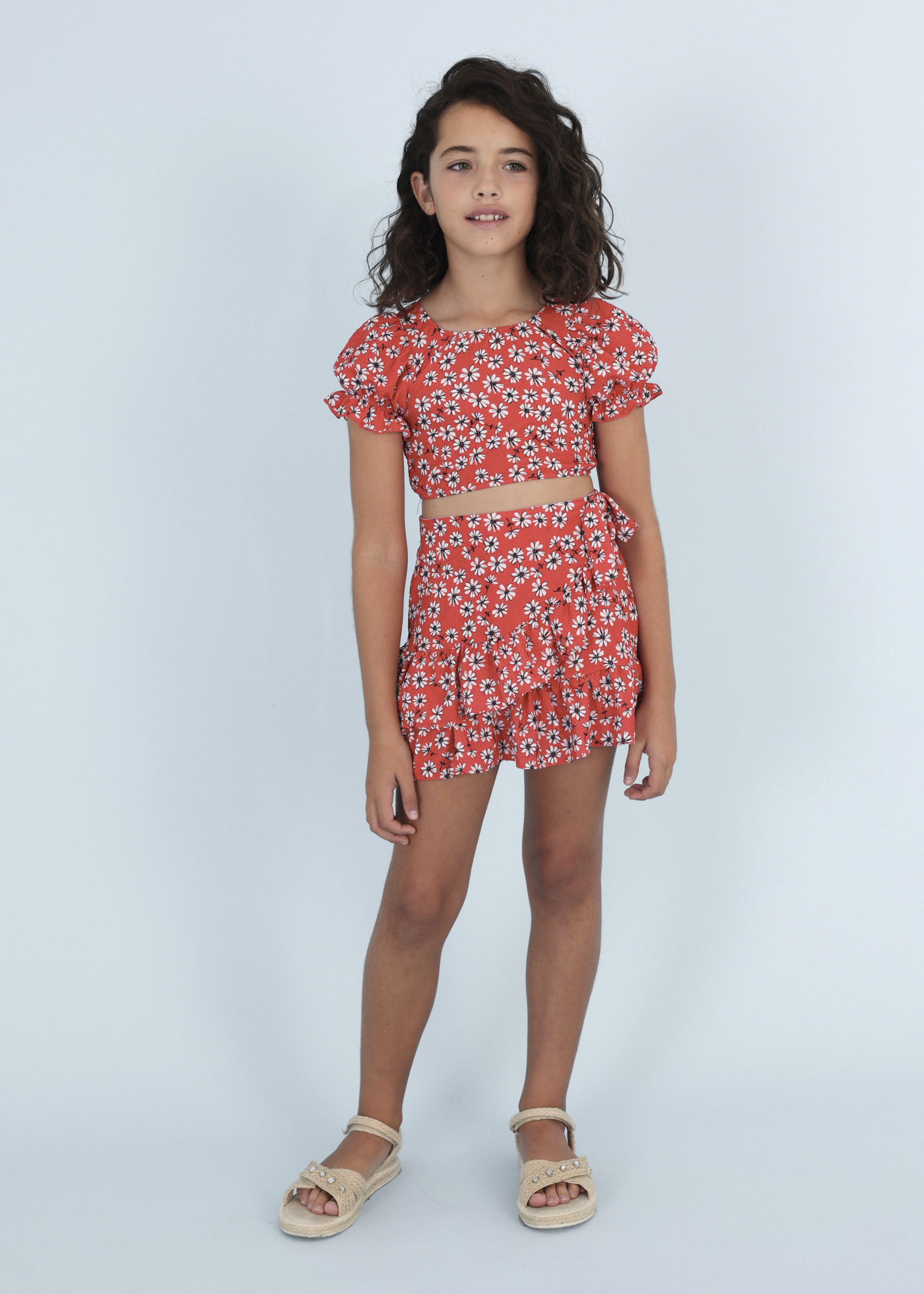 Conjunto estampado de duas peças com blusa e saia para meninas