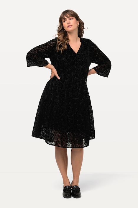 Samt-Midikleid, Ausbrennermuster, Rundhals, 3/4-Arm
