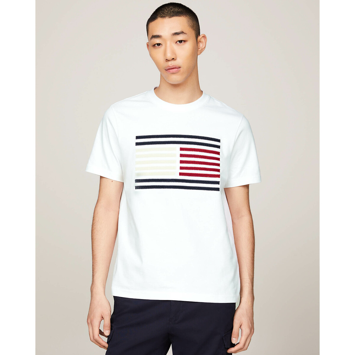Camiseta TOMMY HILFIGER com gola redonda e logotipo.