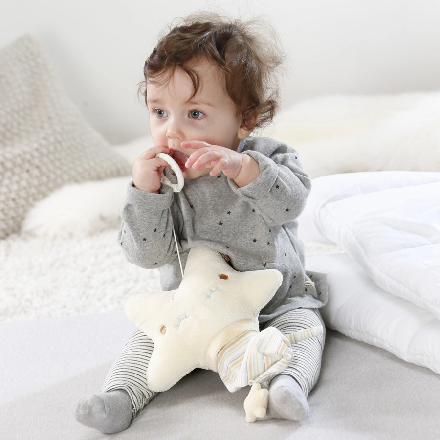 fehn® Spieluhr Stern mit Mütze - Baby Love