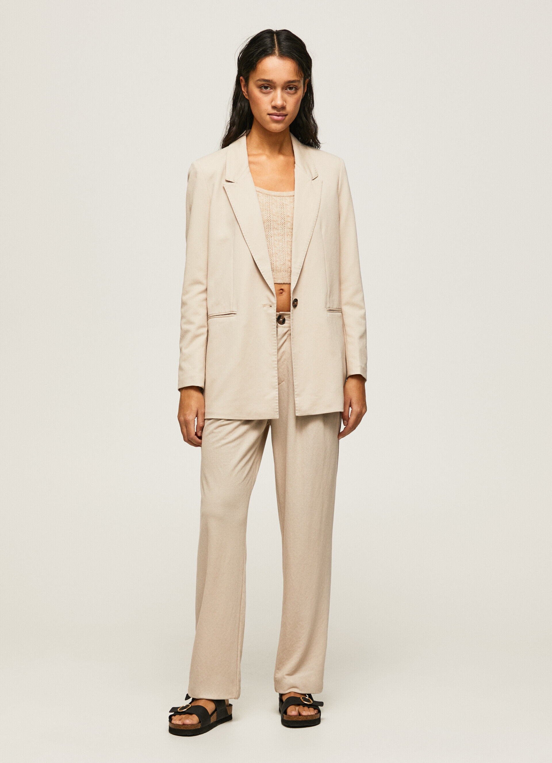 Blazer liso com ombreiras - bege claro
