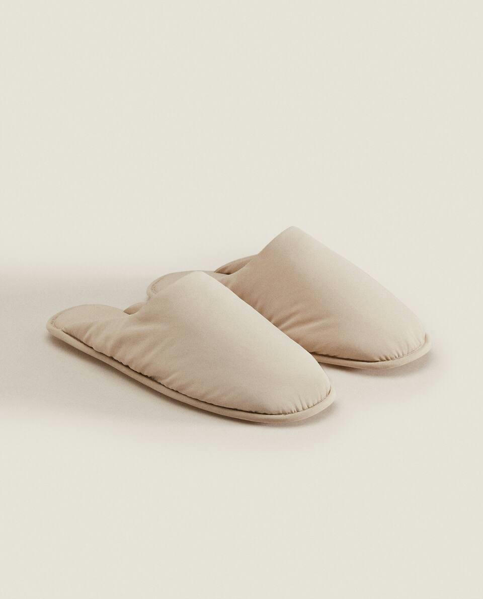 Chinelo mule em material técnico