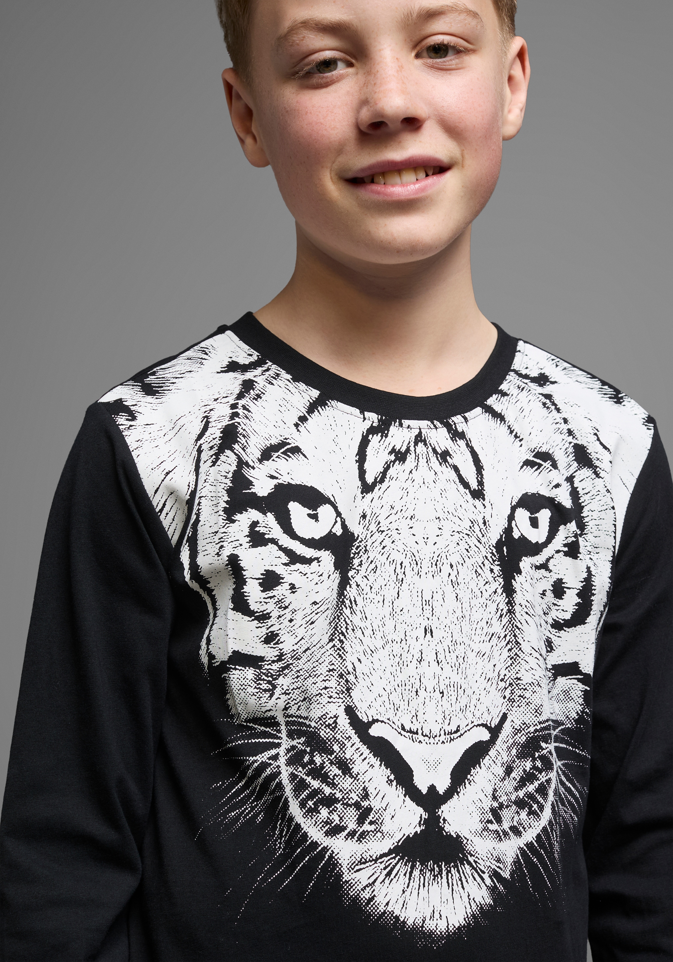 KIDSWORLD Langarmshirt »WHITE TIGER«, Basic Passform,  stylischer Druck,  Rundhalsausschnitt