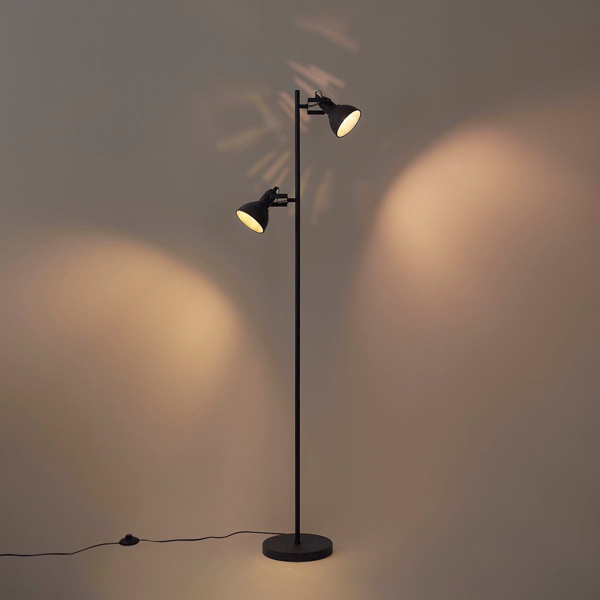 QAZQA IndustriÃ«le vloerlamp zwart 2-lichts - Jakub