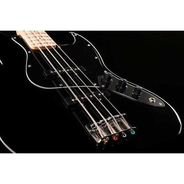Squier Aff. Jazz Bass MN Black