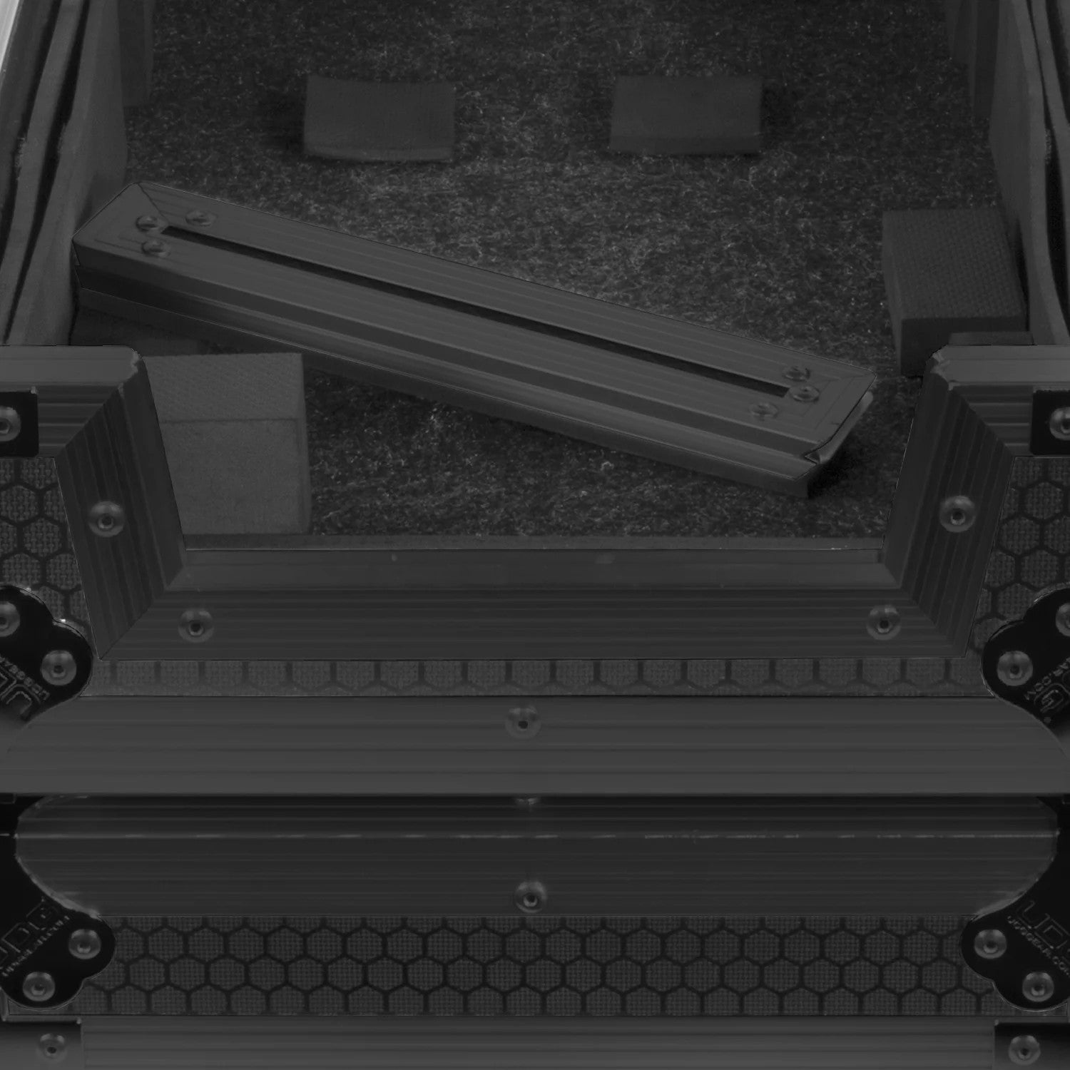 UDG U91080BL Ultimate Flight Case Black Plus voor Denon DJ SC LIVE 2 (met wielen)