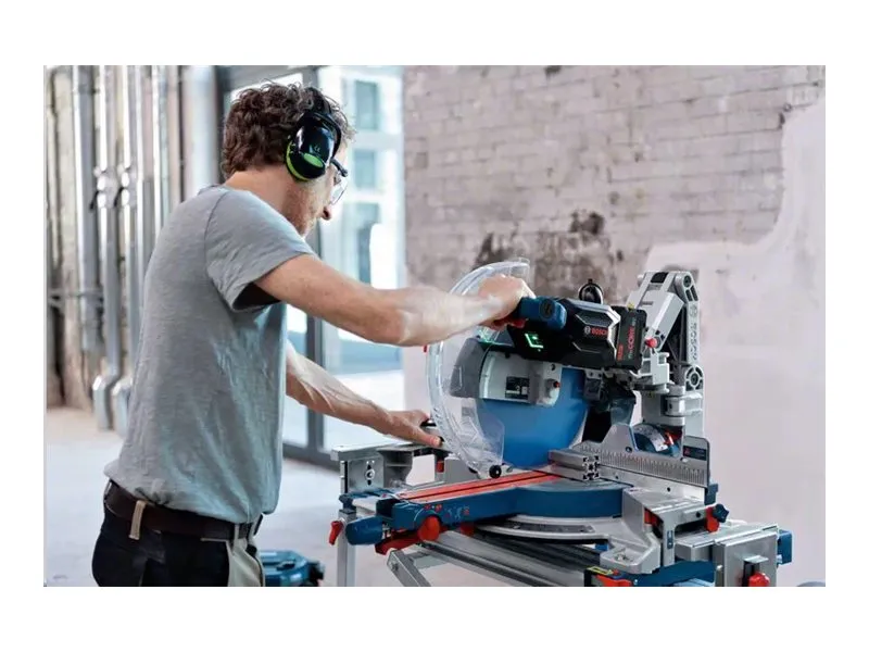 Bosch GCM 18V-305 GDC Professional - Skydekomponent-geringsav - ledningfri - 305 mm - 2 batterier - 18 V