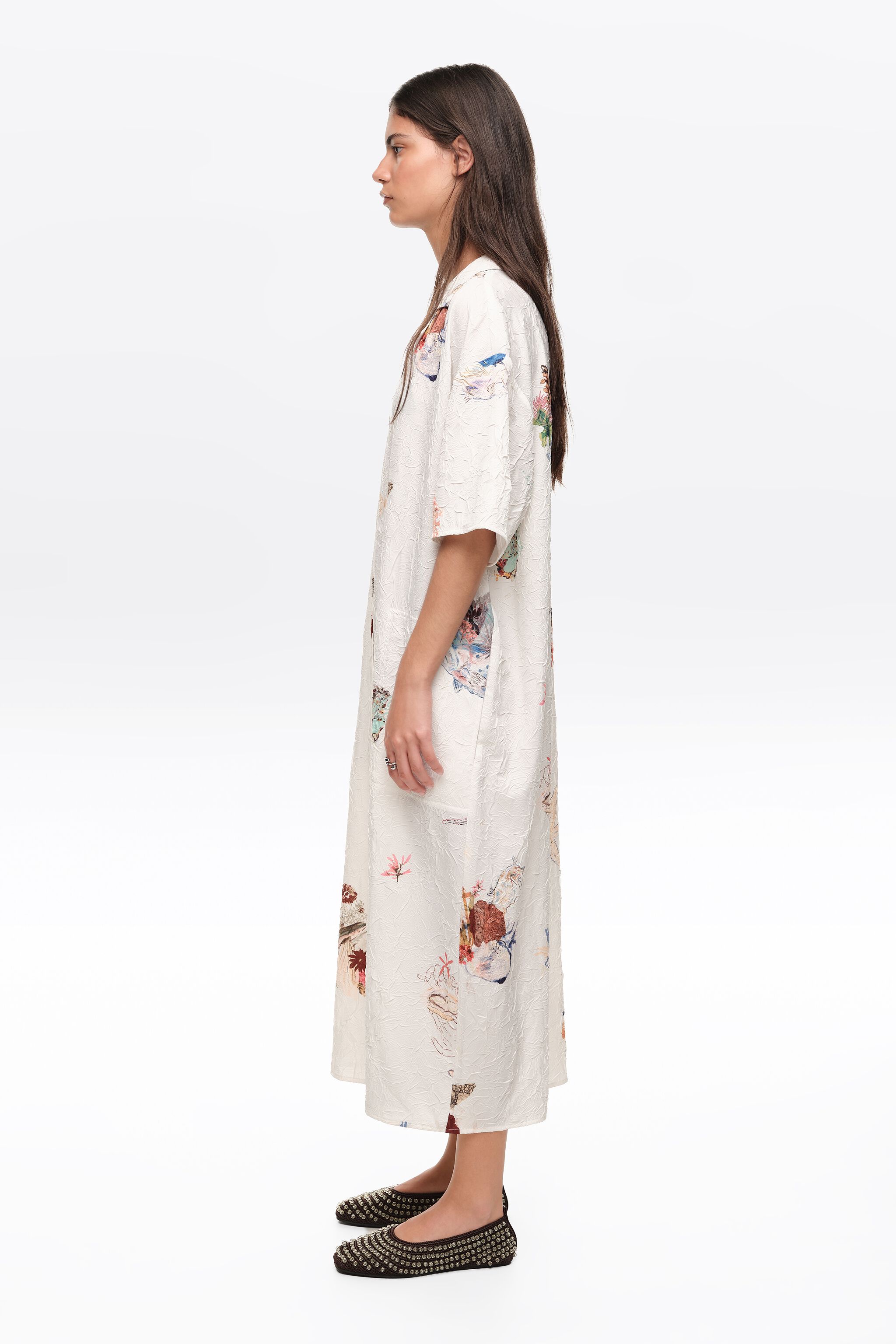 Vestido camiseiro em tecido amassado cor off-white Seabed