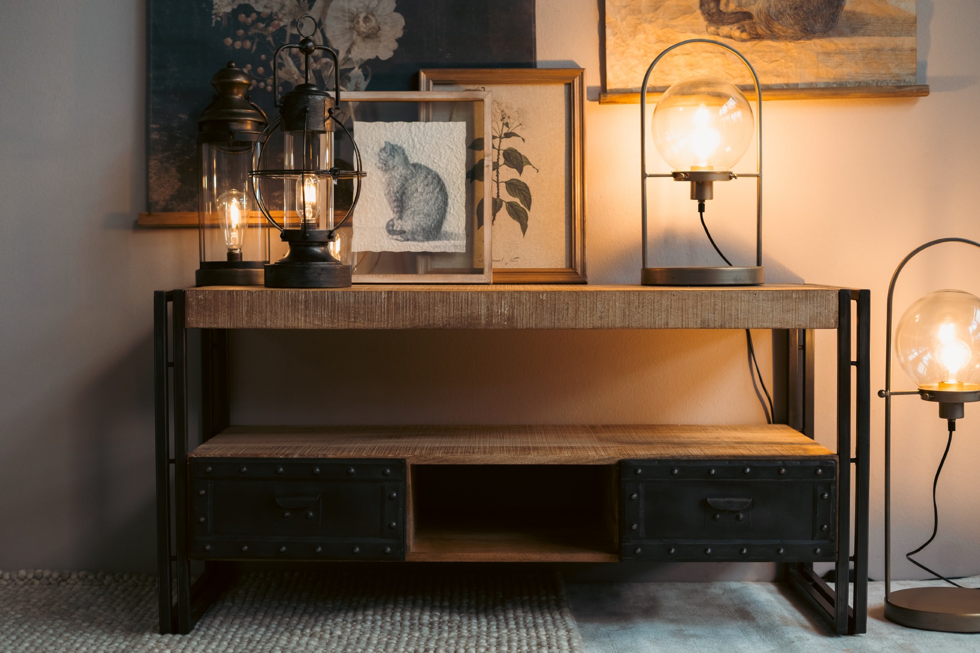 TV-Board 'Trackman', Metall und Mangoholz, B 120 cm, H 60 cm, T 45 cm von fischer's lagerhaus