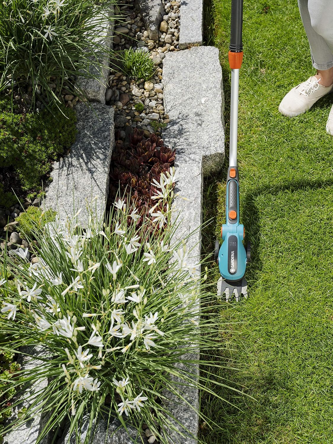 Gardena Set Akku-Gras- und Strauchschere ComfortCut Li: Grasschere mit Komfortgriff für präzisen, komfortablen Rasenkanten- und Formschnitt (9857-20)
