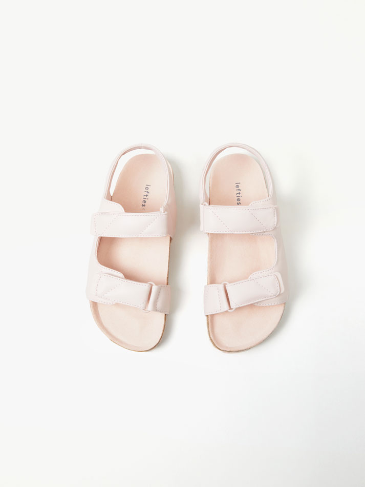Sandália acolchoada com tira de velcro - Bege