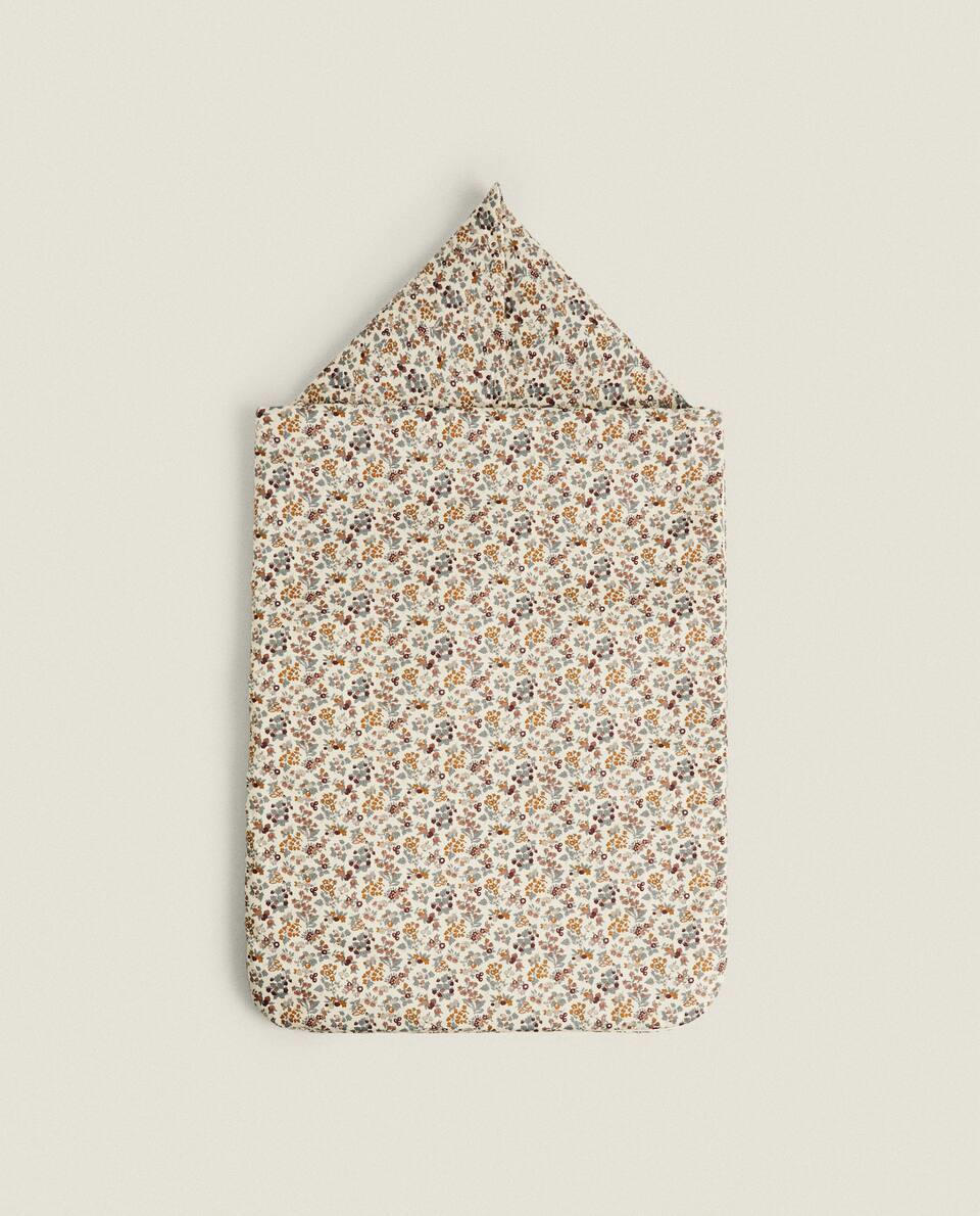 Saco de dormir infantil com estampa floral