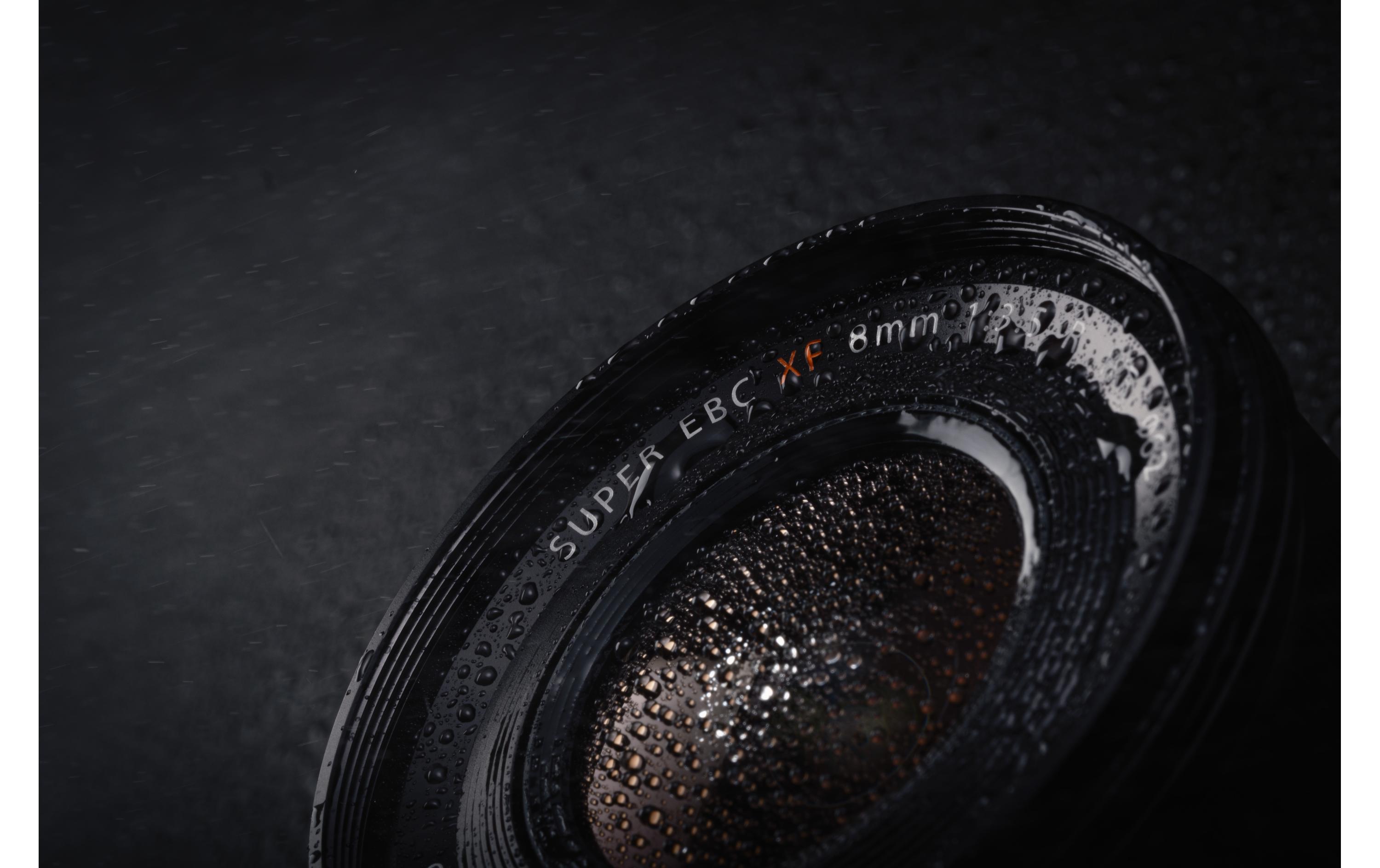 Festbrennweite FUJINON XF 8mm F/3.5 R WR – Fujifilm X-Mount<br>Kompaktes wetterfestes Ultraweitwinkelobjektiv
