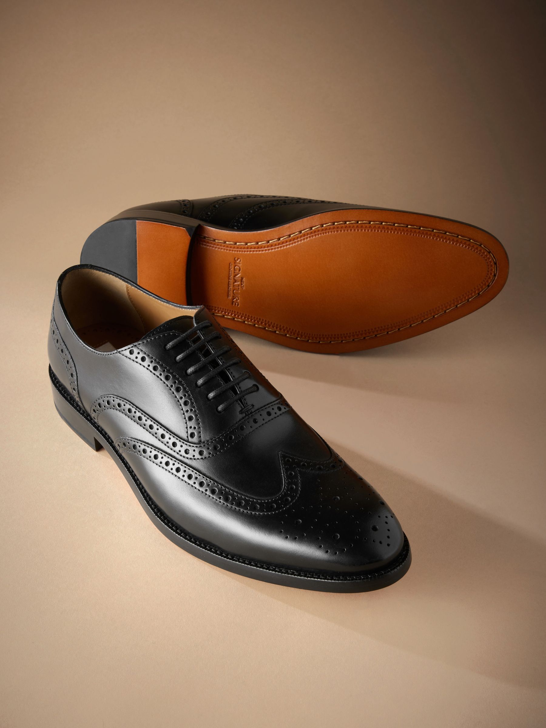 Zwart - Standaard pasvorm - Signature Italiaans leren brogues met gevleugelde neus