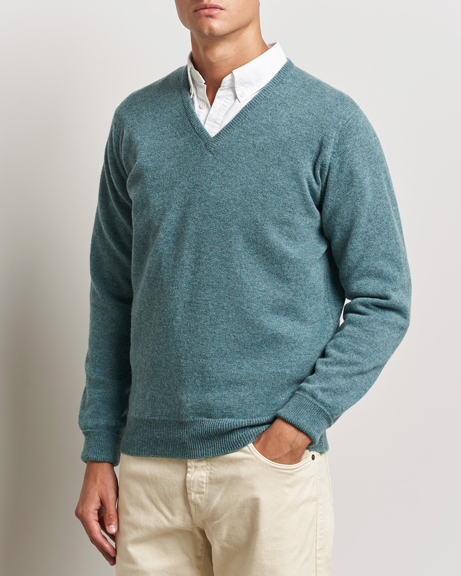 William Lockie Rob Lambswool V-Neck Caspian