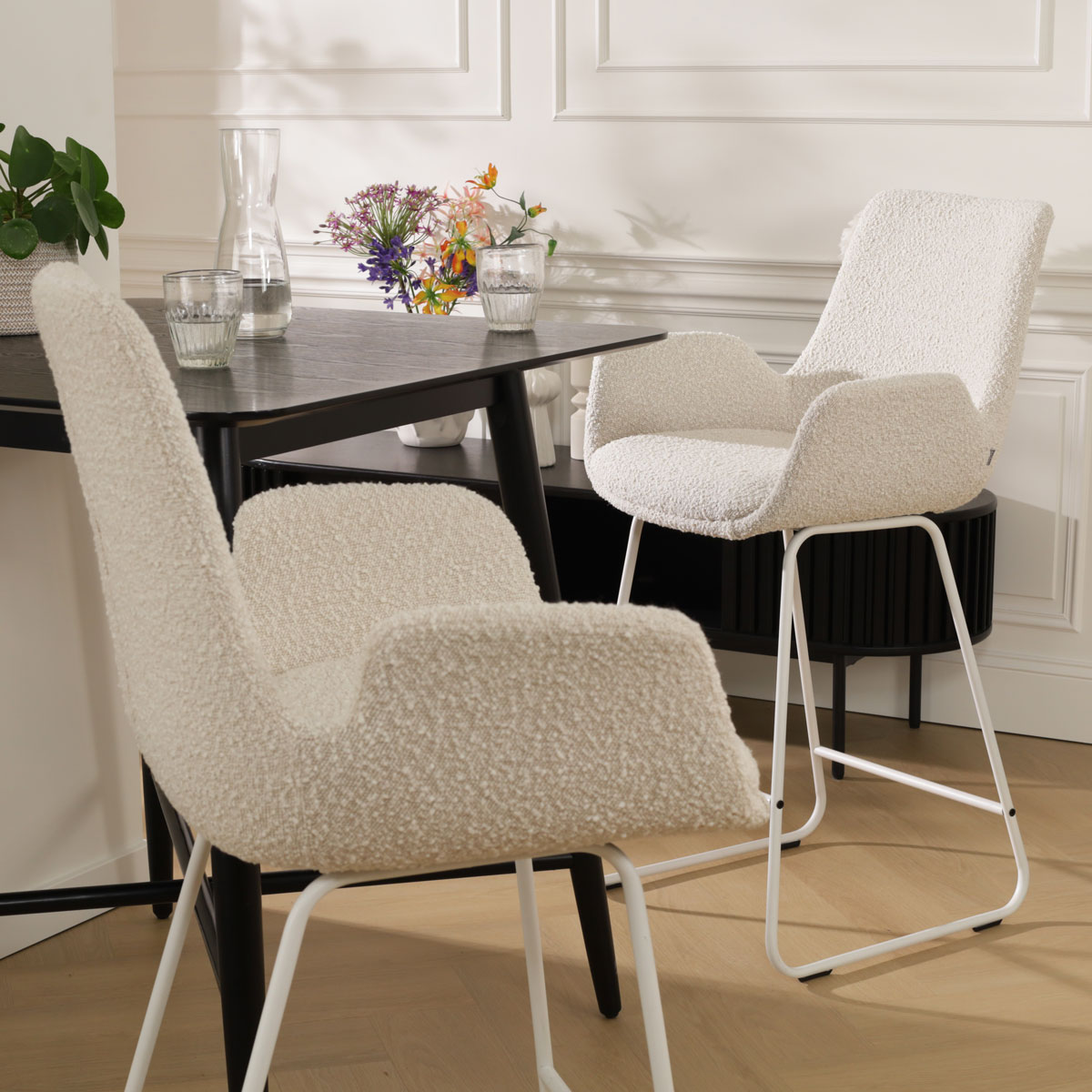Barkruk Nino-Eef bouclé beige - wit onderstel - 75 cm