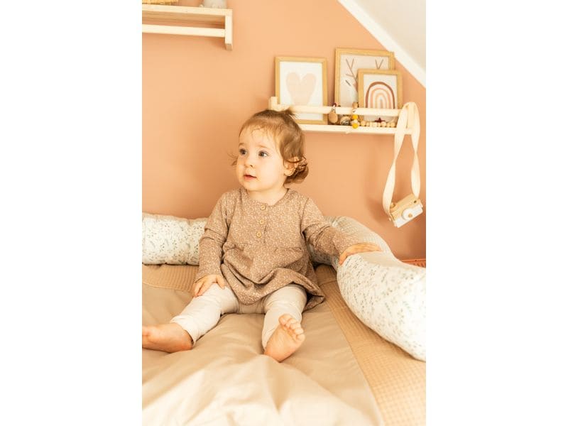 Ullenboom Nestschlange Waffel Floral Sand 300 cm Bettschlange für Babybett