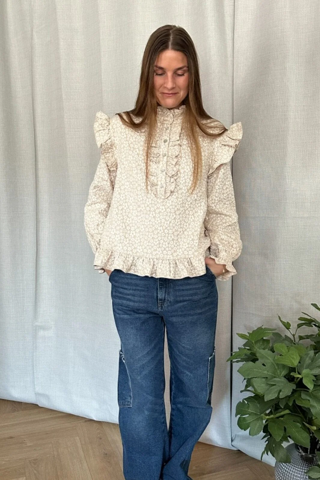 Noella Reno Ruby Ruffle Blouse 1206 oyster