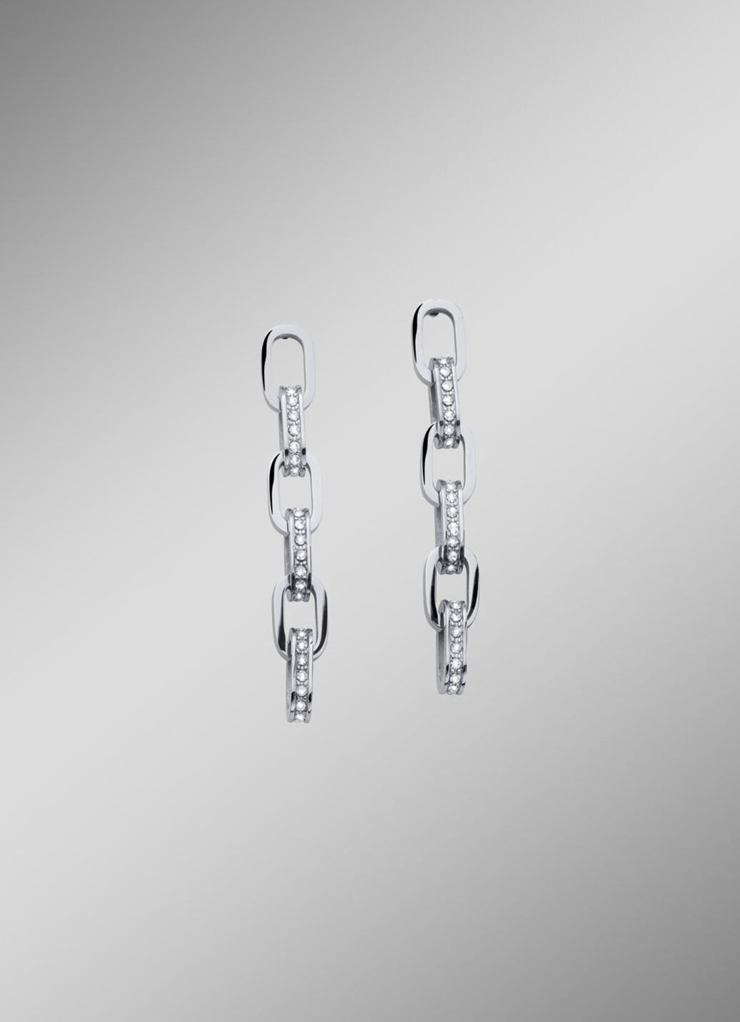 Elegante Ohrstecker mit funkelnden Kristallen