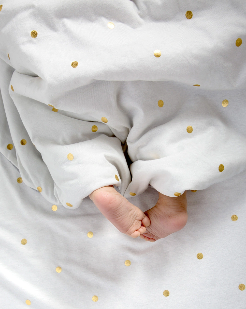 Babydecke DOTS (80x100) in weiß/gold