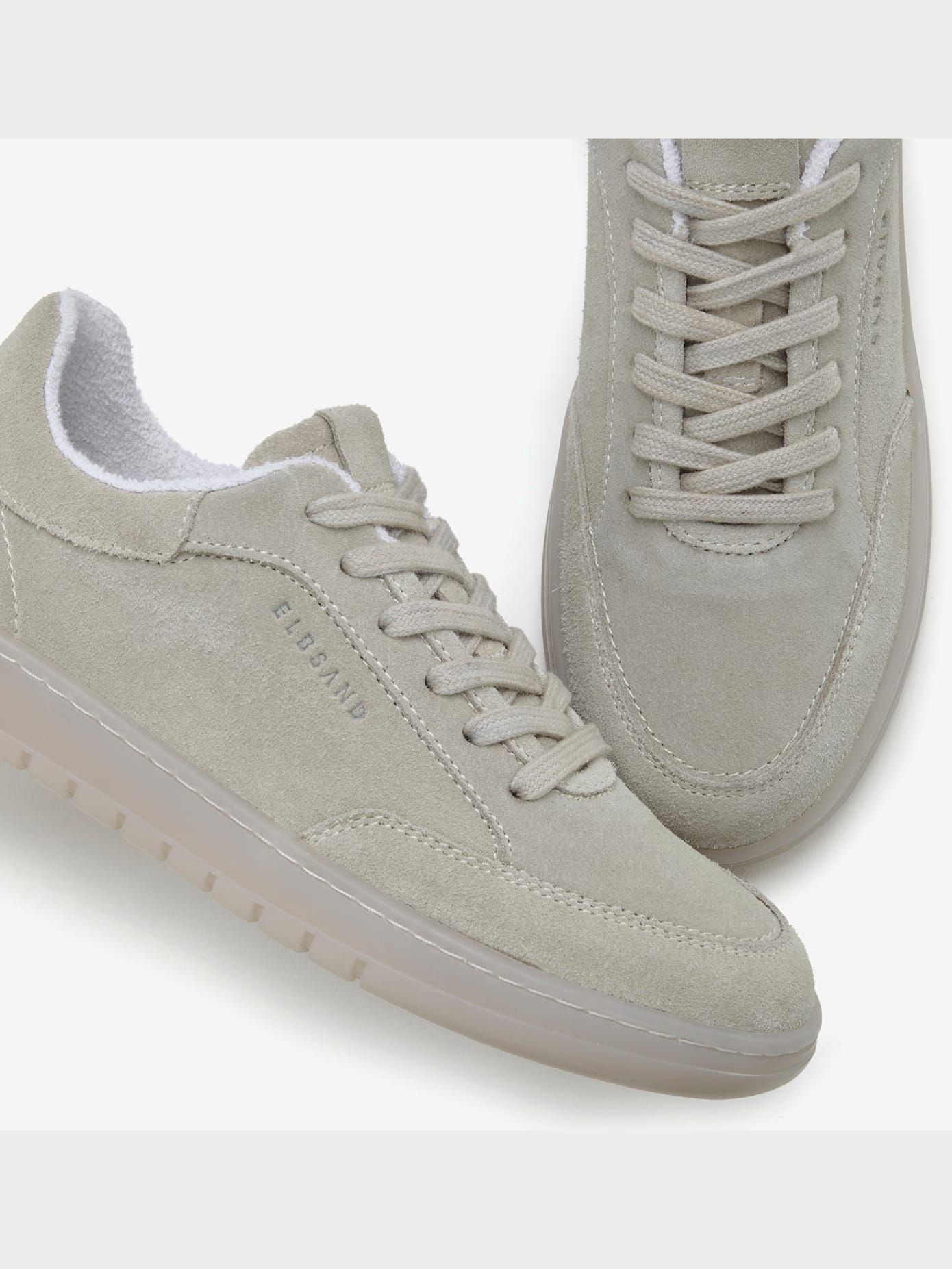 Baskets sneakers tendance et confortables en cuir doux de qualité