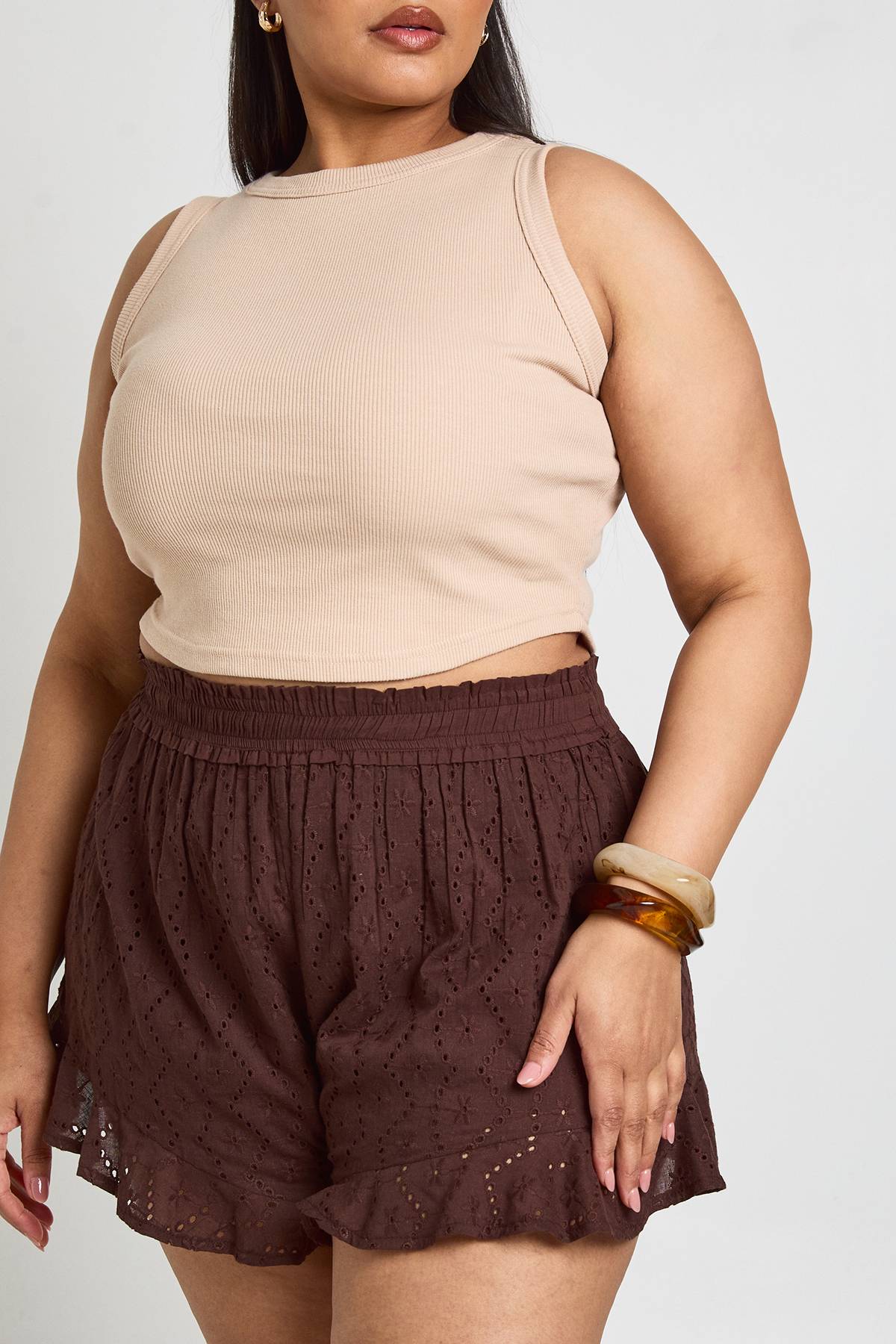 boohoo Short Évasé Grande Taille À Taille Élastiquée En Broderie Anglaise