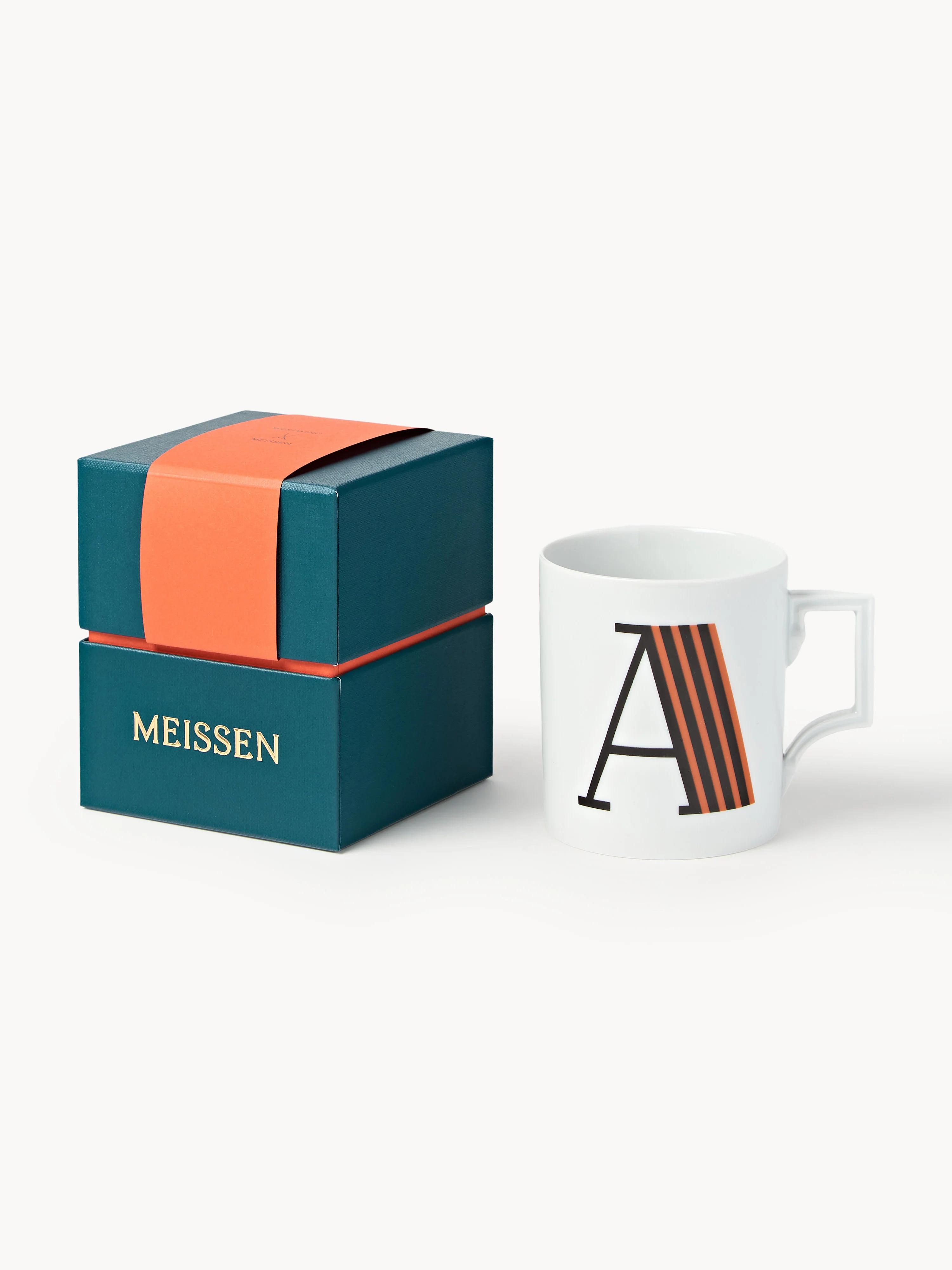 Handgemaakte beker Initials met decoratief motief