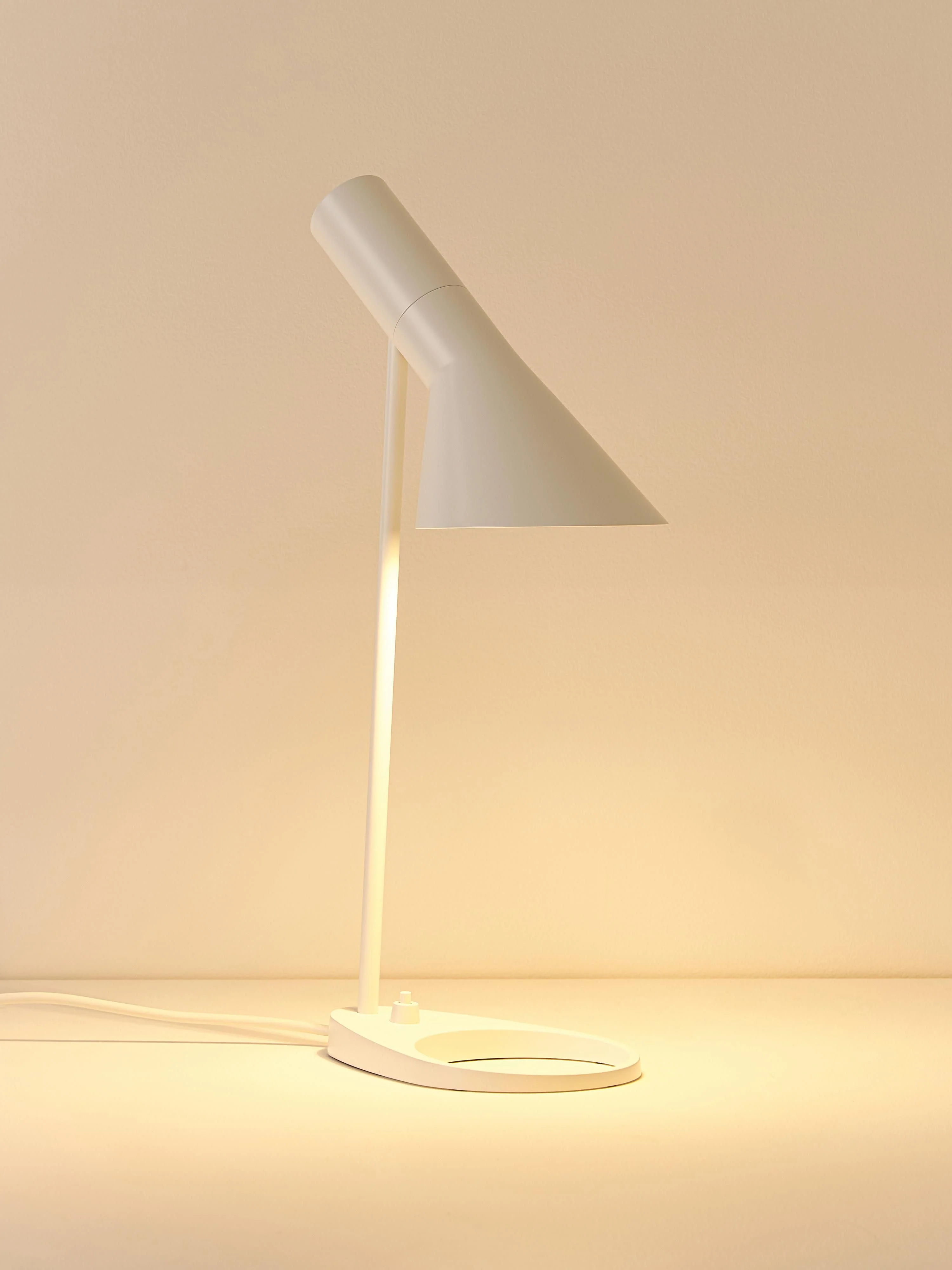 Bureaulamp AJ, in verschillende formaten
