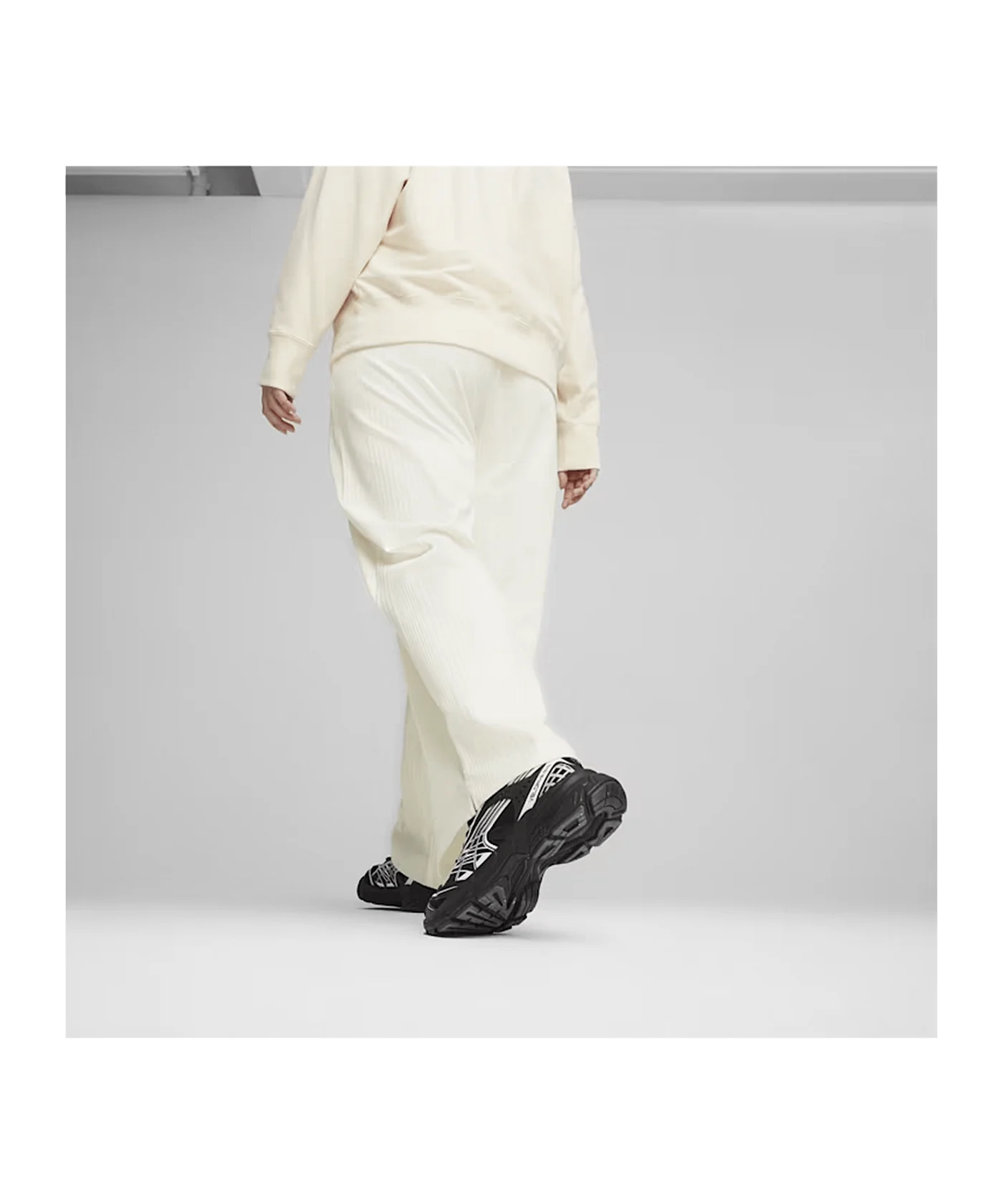 PUMA Classics Ribbed Relaxed Jogginghose Damen F66