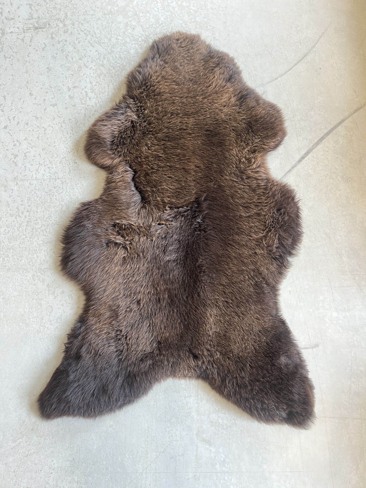 Natürliches Schafsfell braun, B ca. 100 cm, L ca. 60 cm von fischer's lagerhaus