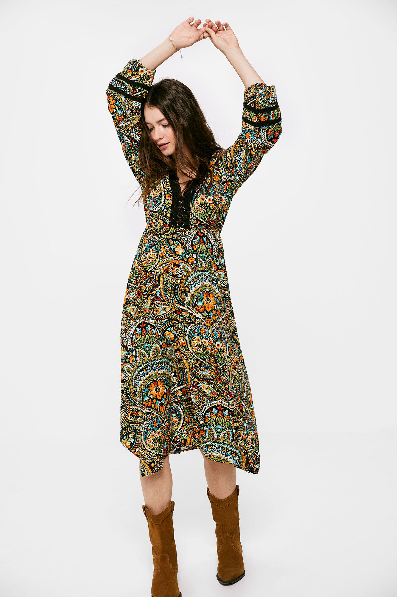 Vestido midi preto com decote em renda - preto